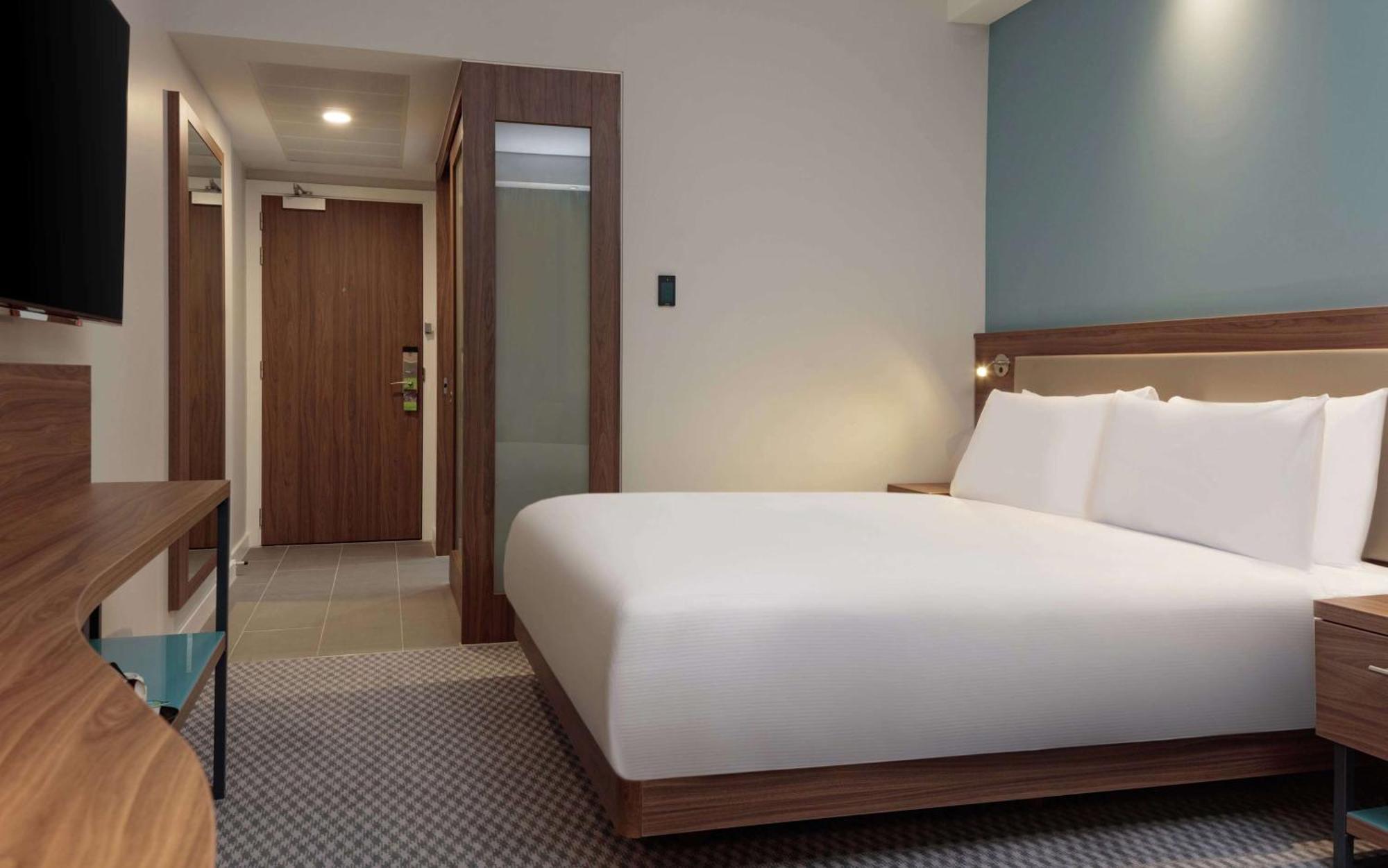 Queen Room with UK King Bed