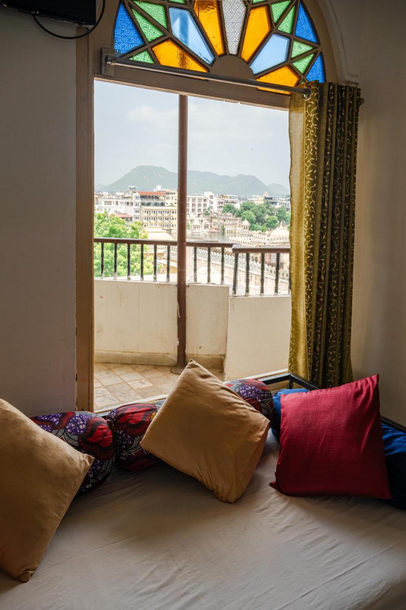 Deluxe Double or Twin Room with Lake View