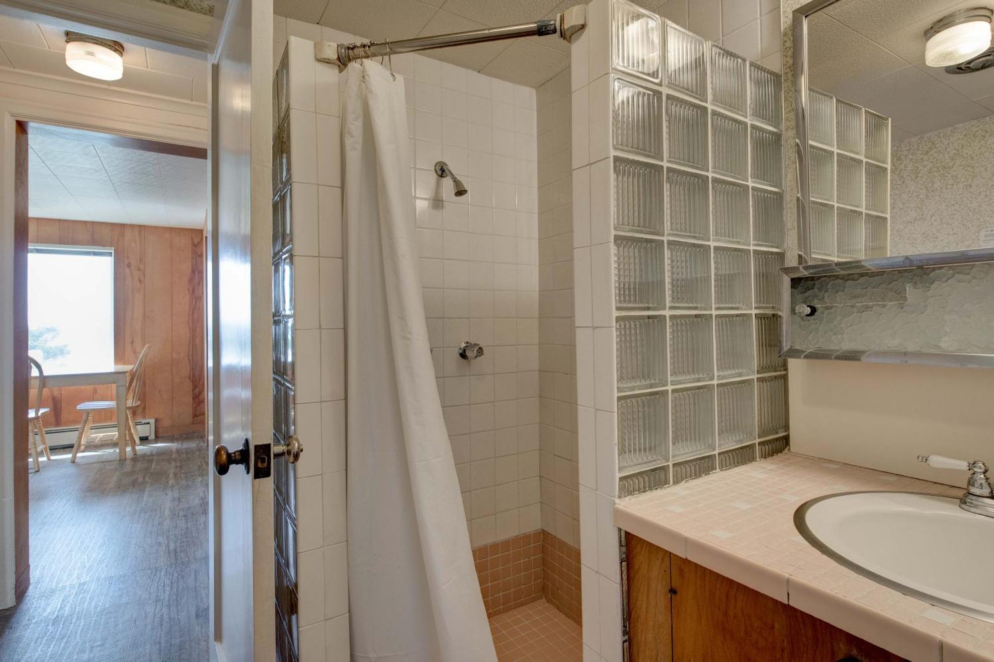 Family Oceanview Cottage – 1Bdrm Kitchen max4