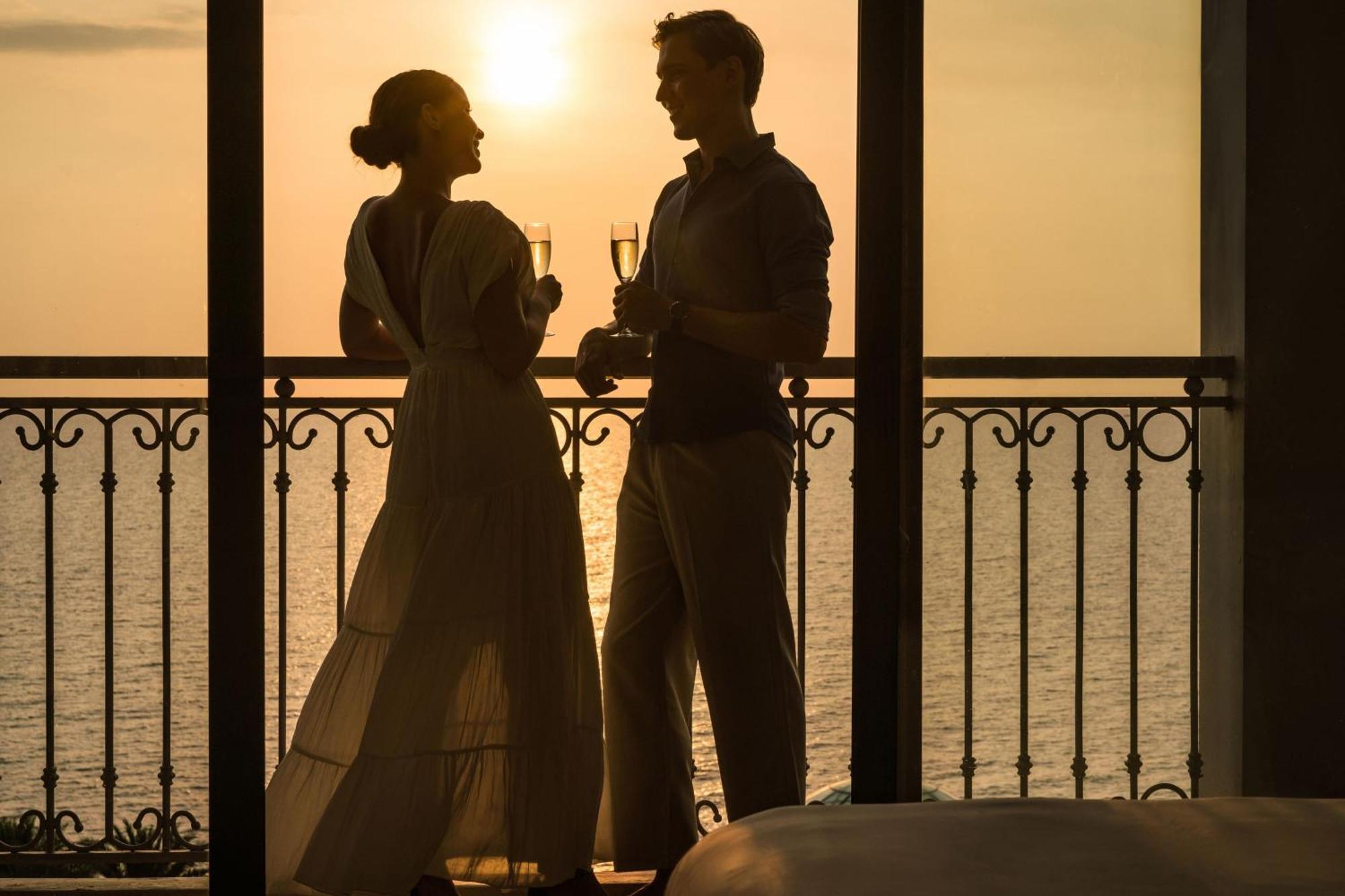 Deluxe Twin Room with Ocean View and Balcony