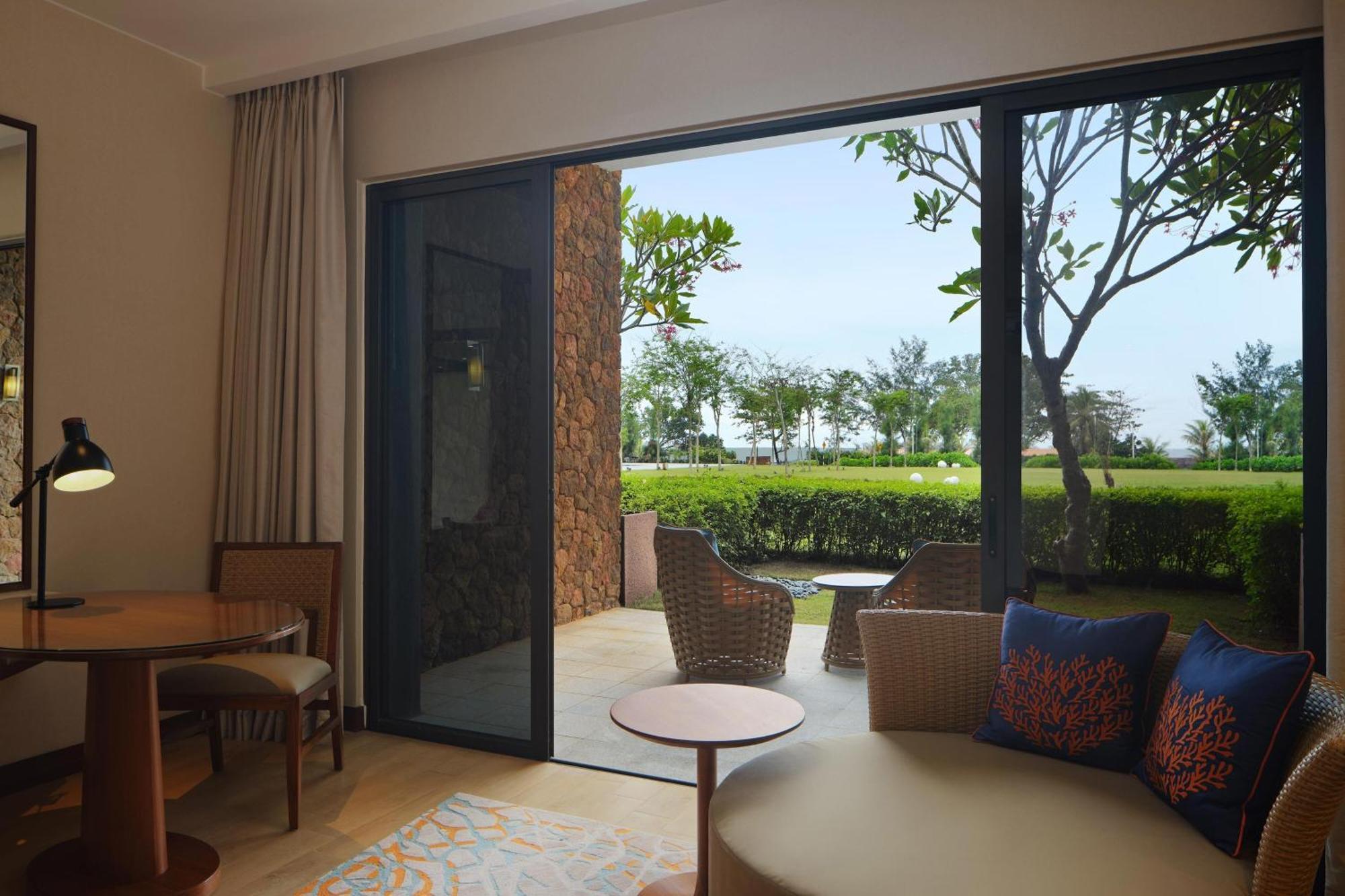 2 Queen Bed, Tropical View, Guest Room
