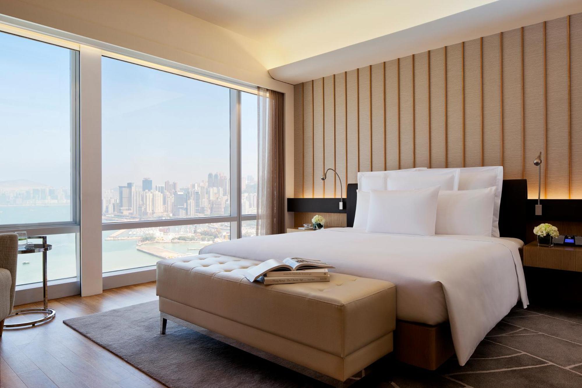 Deluxe King Suite with Harbor View and Executive Lounge Access