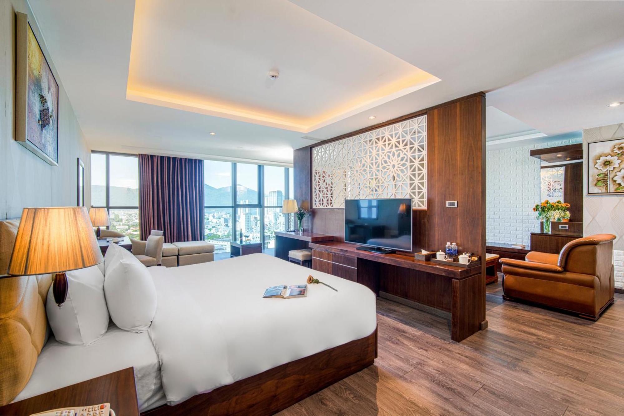 King Suite with Bathtub and In-room sauna