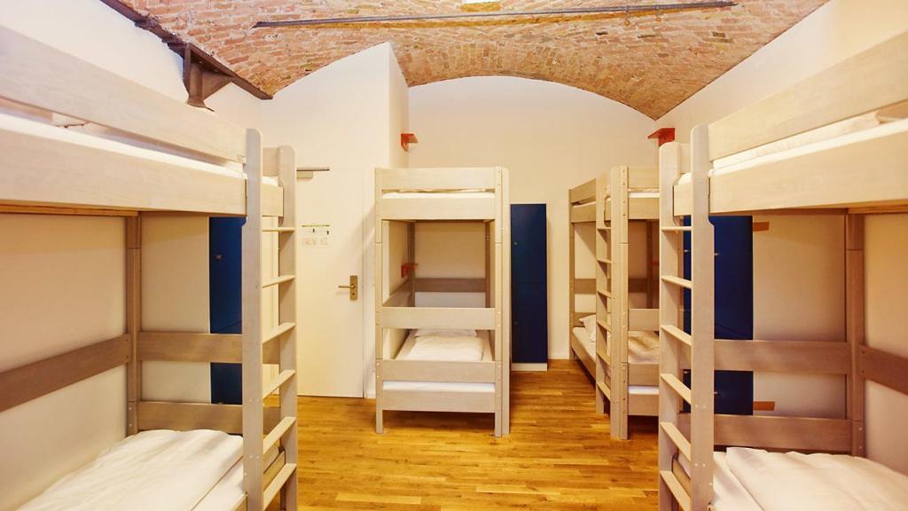 Single Bed in Mixed Dormitory Room (8 Beds) with Shared Bathroom on Floor