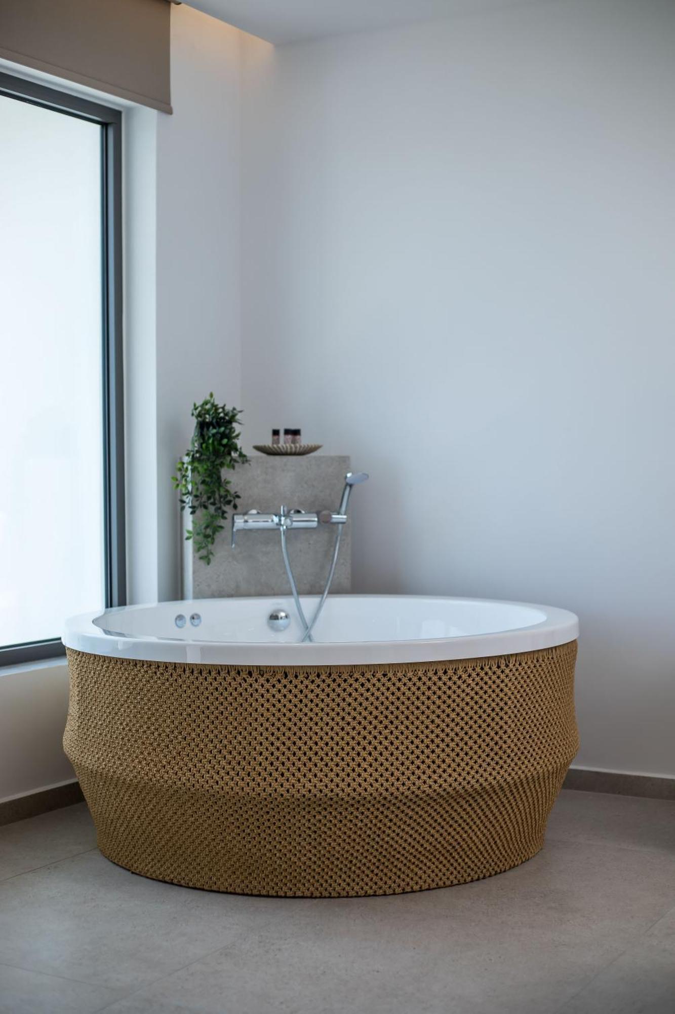 Deluxe Suite with Spa Bath