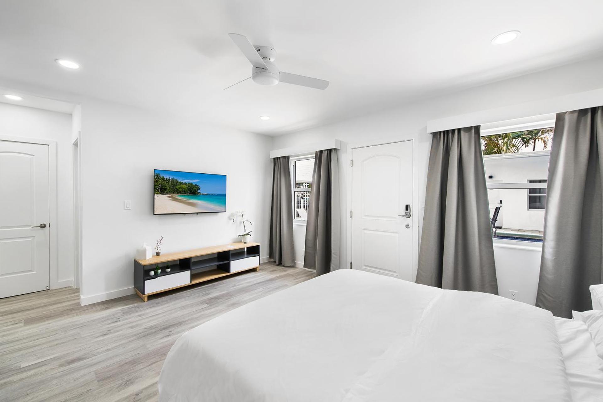 Deluxe Queen Room