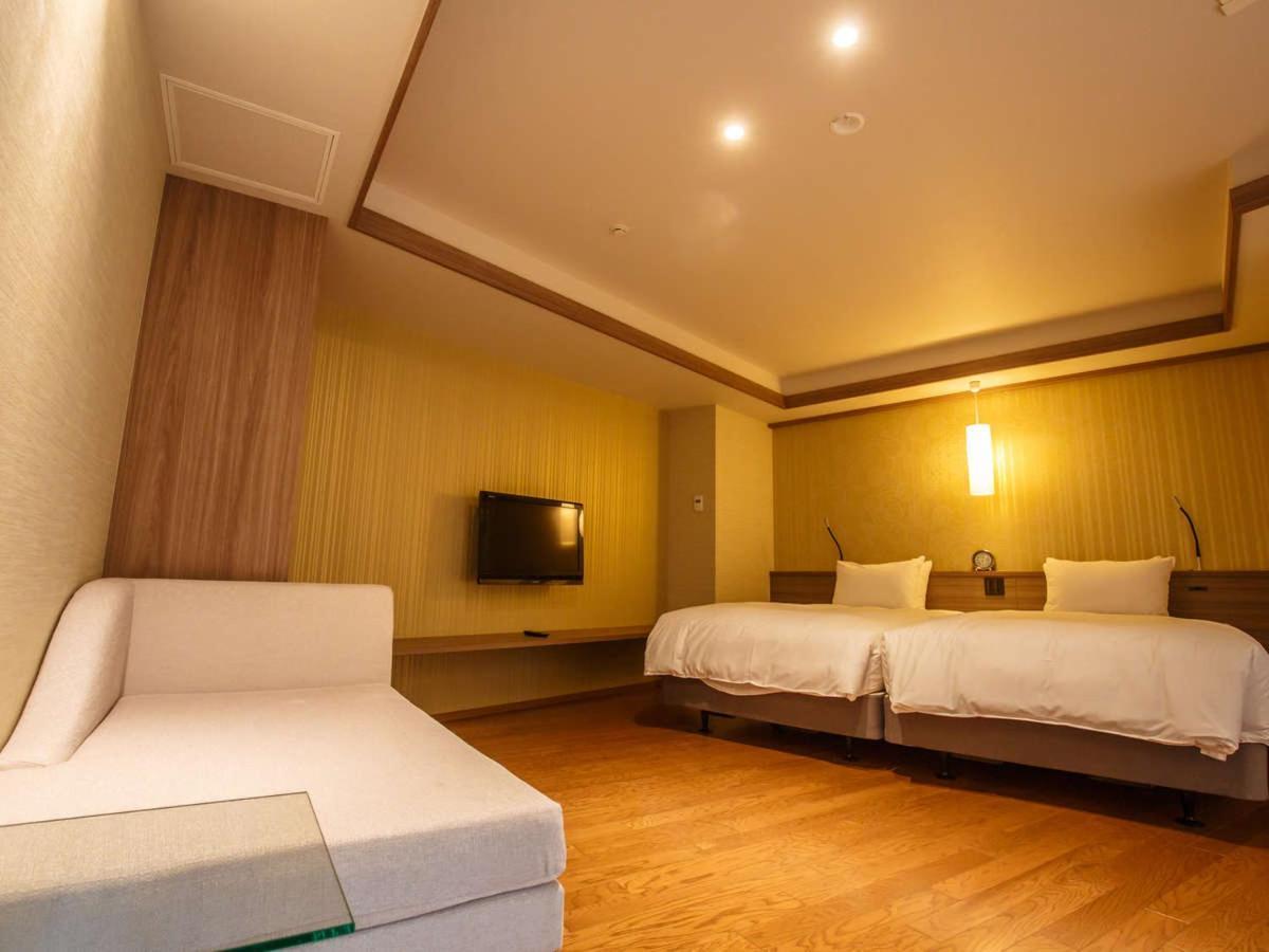【Main Building】Large Room with Tatami Area