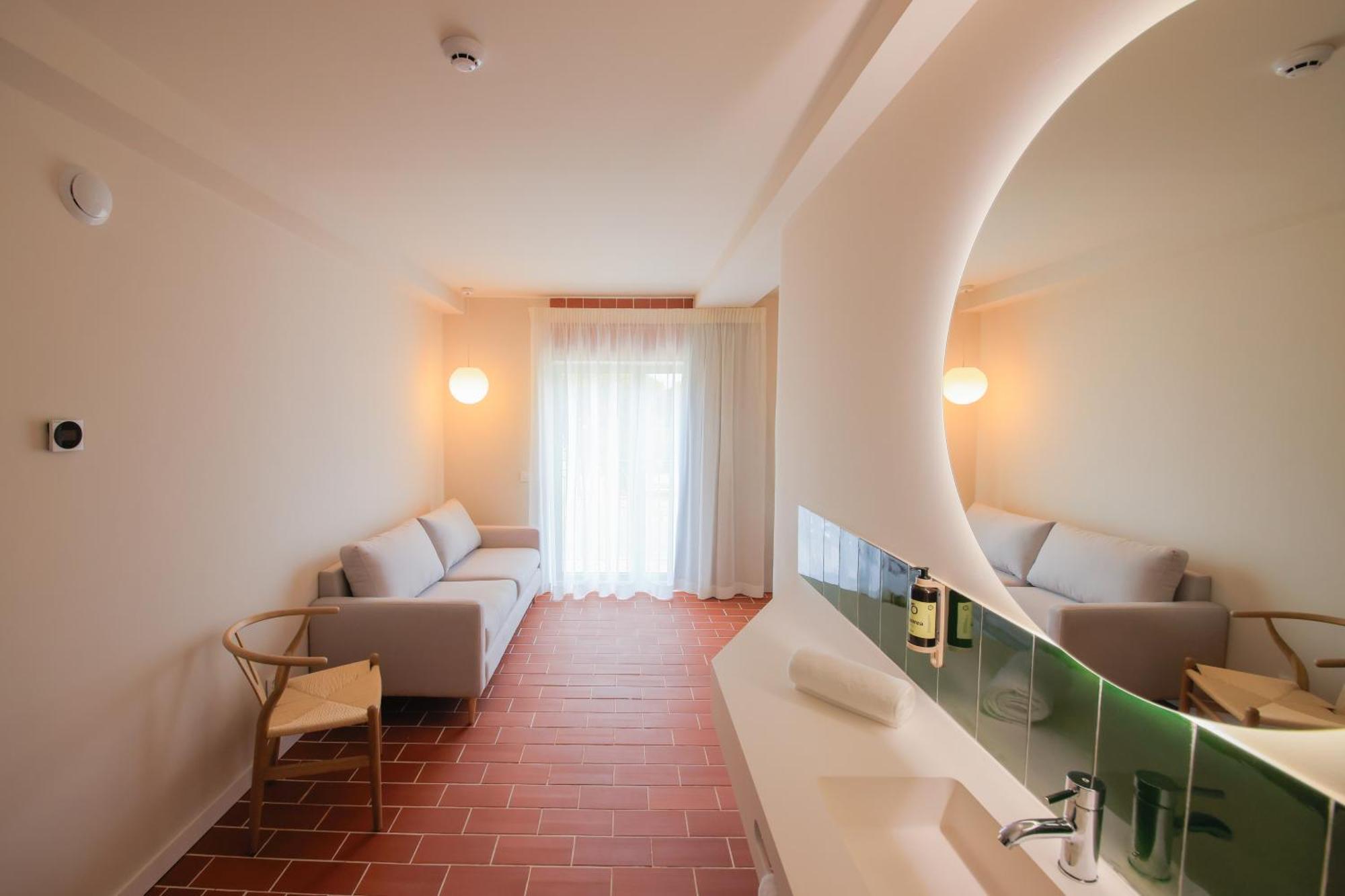 Studio Apartment (2 Adults)