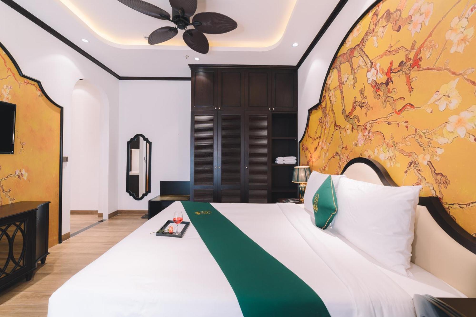 Junior Suite with Balcony