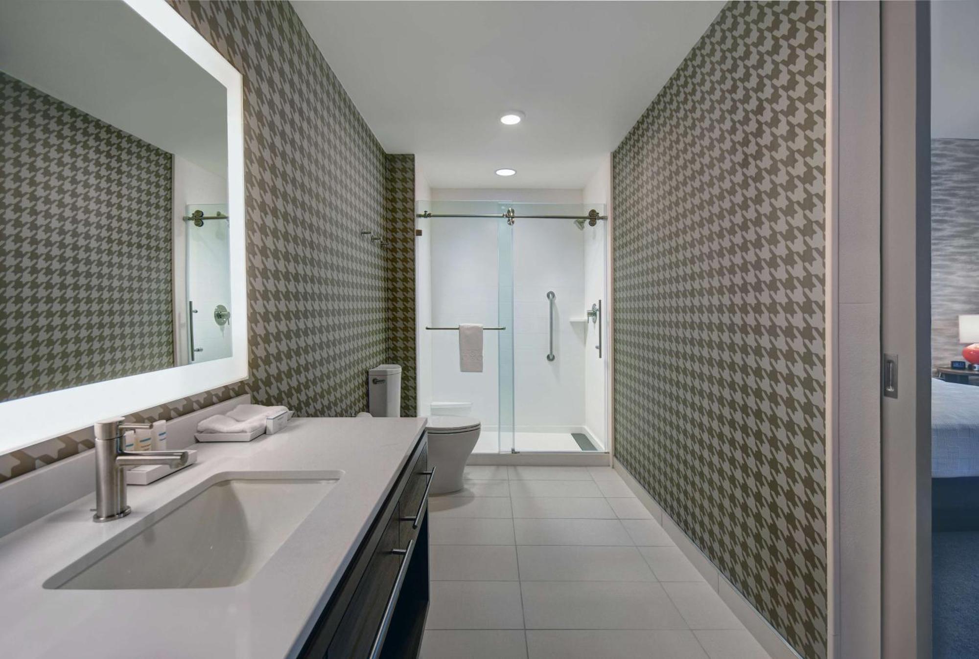 One-Bedroom King Suite - Non-Smoking
