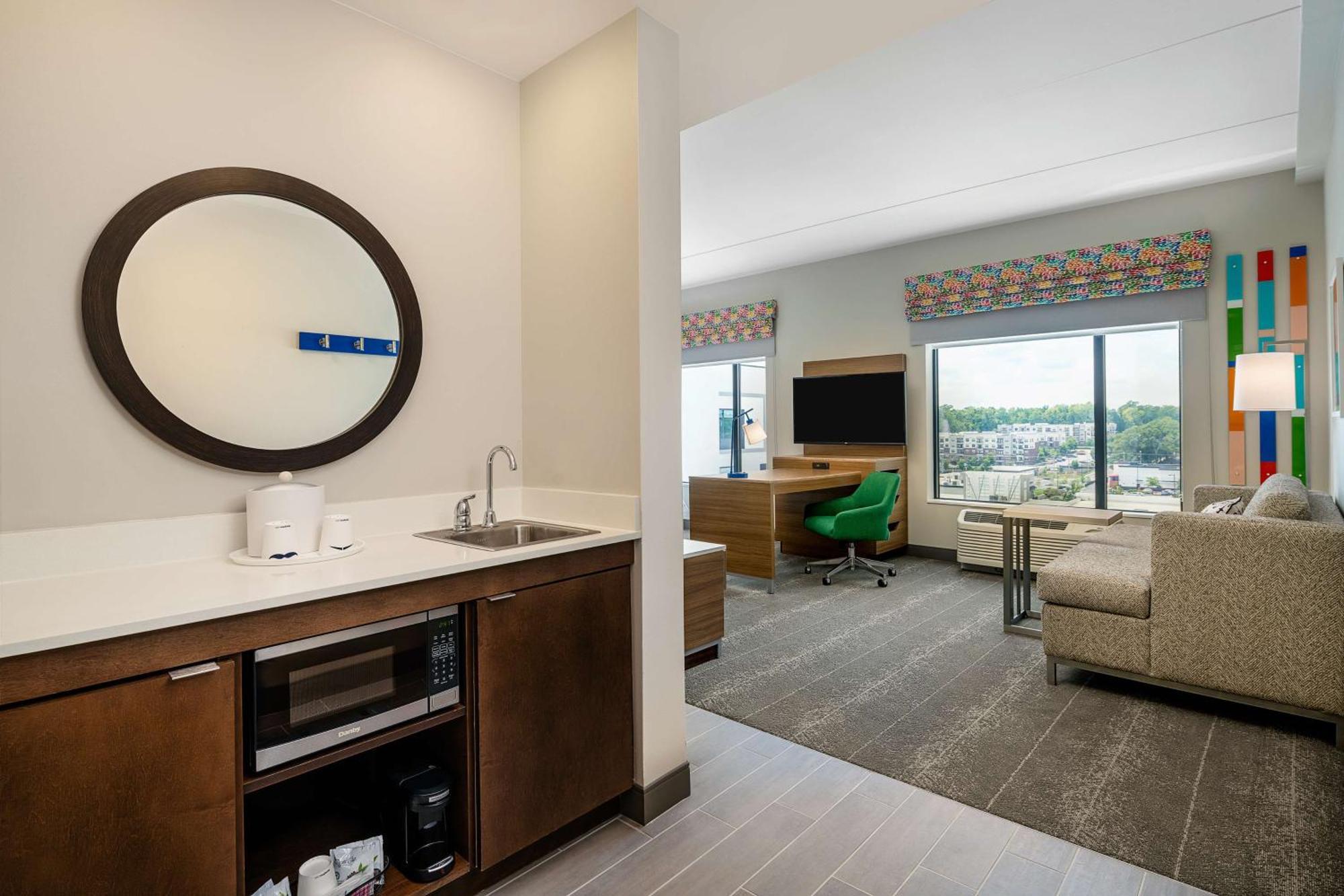 One-Bedroom King Suite - Non-Smoking