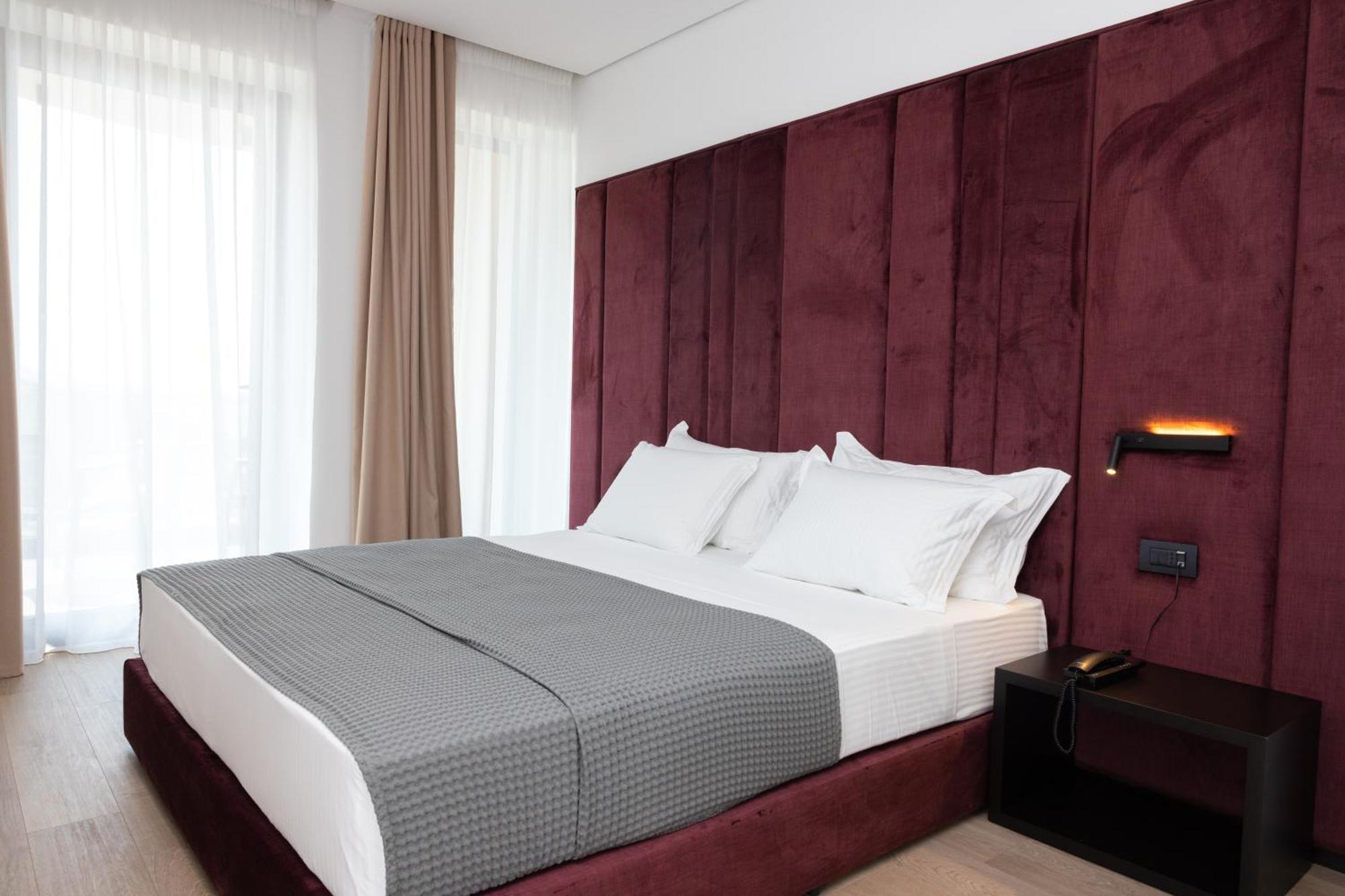Deluxe Triple Room with Balcony and Sea View