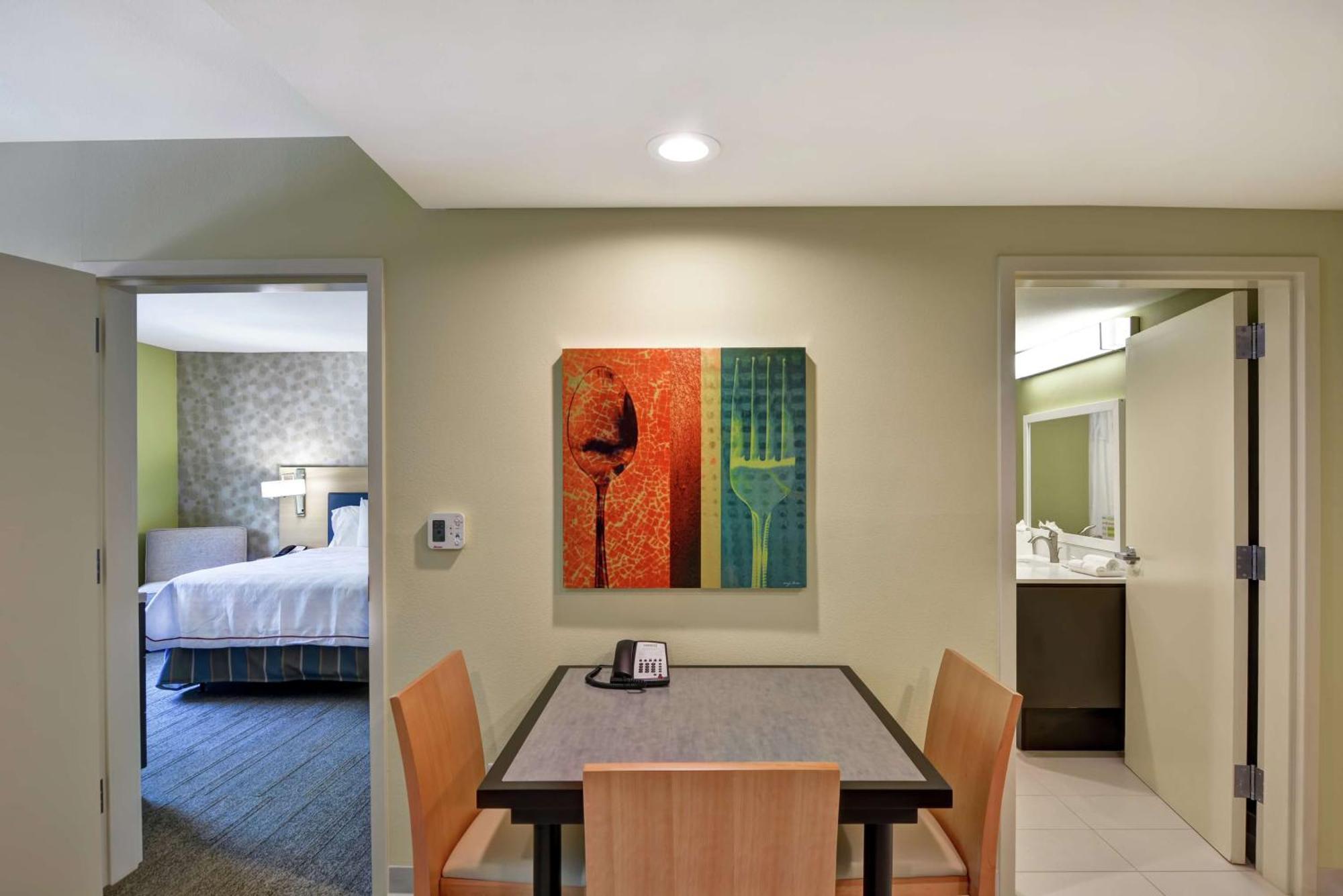 Queen Suite - Mobility Access/Non-Smoking