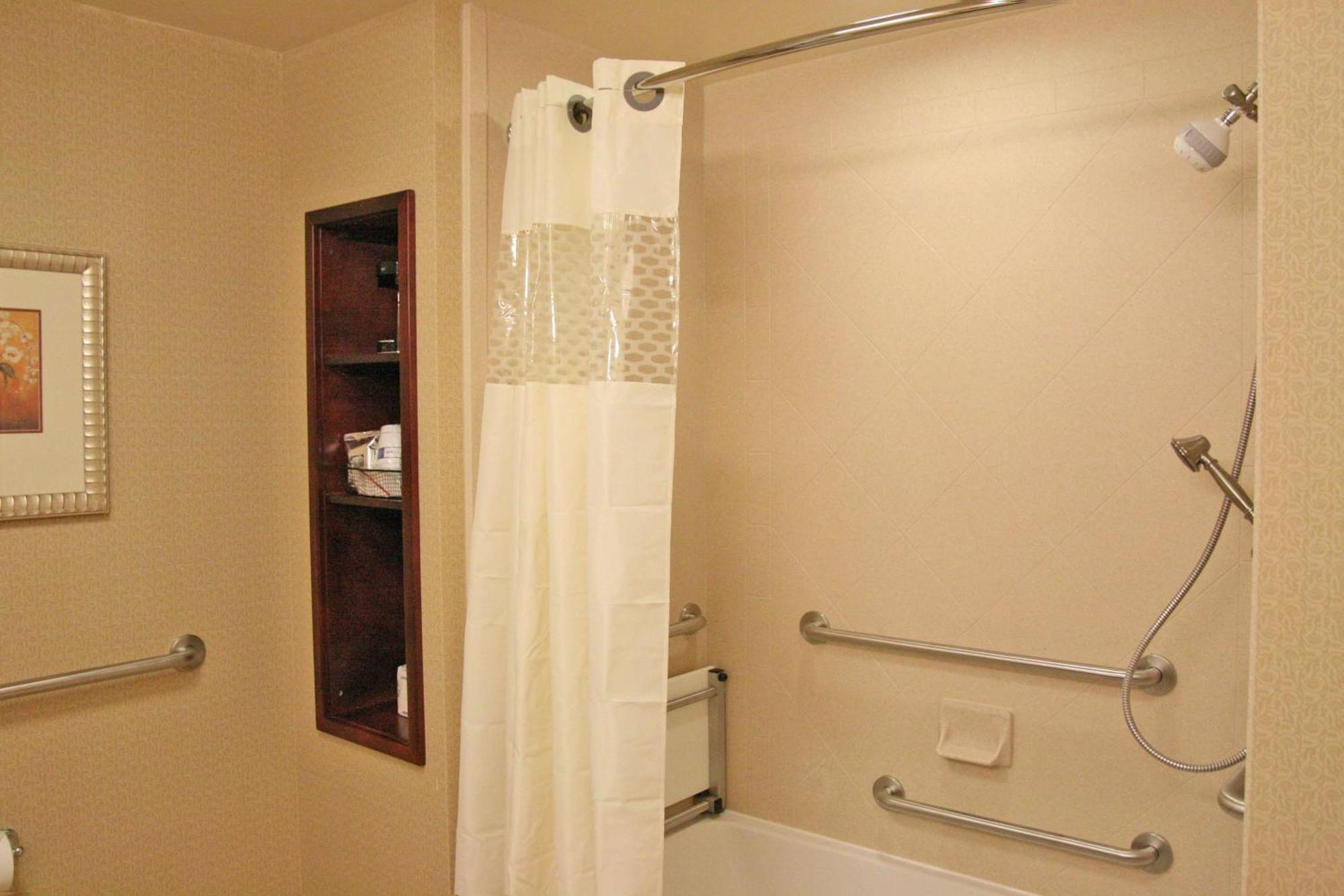 King Room with Accessible Tub - Mobility and Hearing Access/Non-Smoking