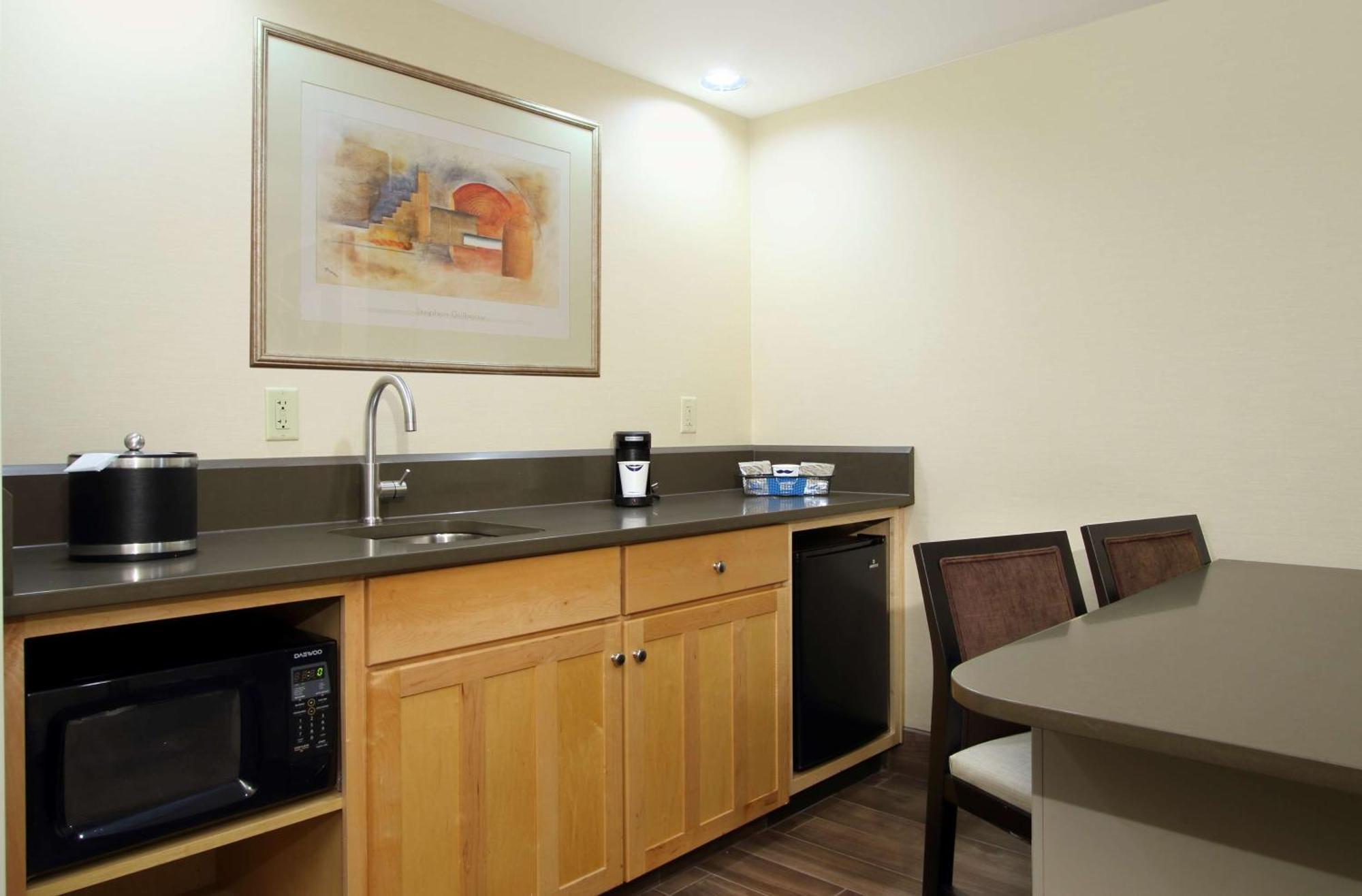 King Suite with Kitchen - Non-Smoking