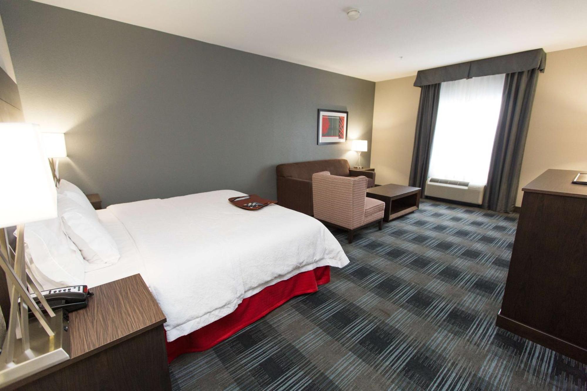 King Room with Roll-In Shower - Mobility and Hearing Access/Non-Smoking