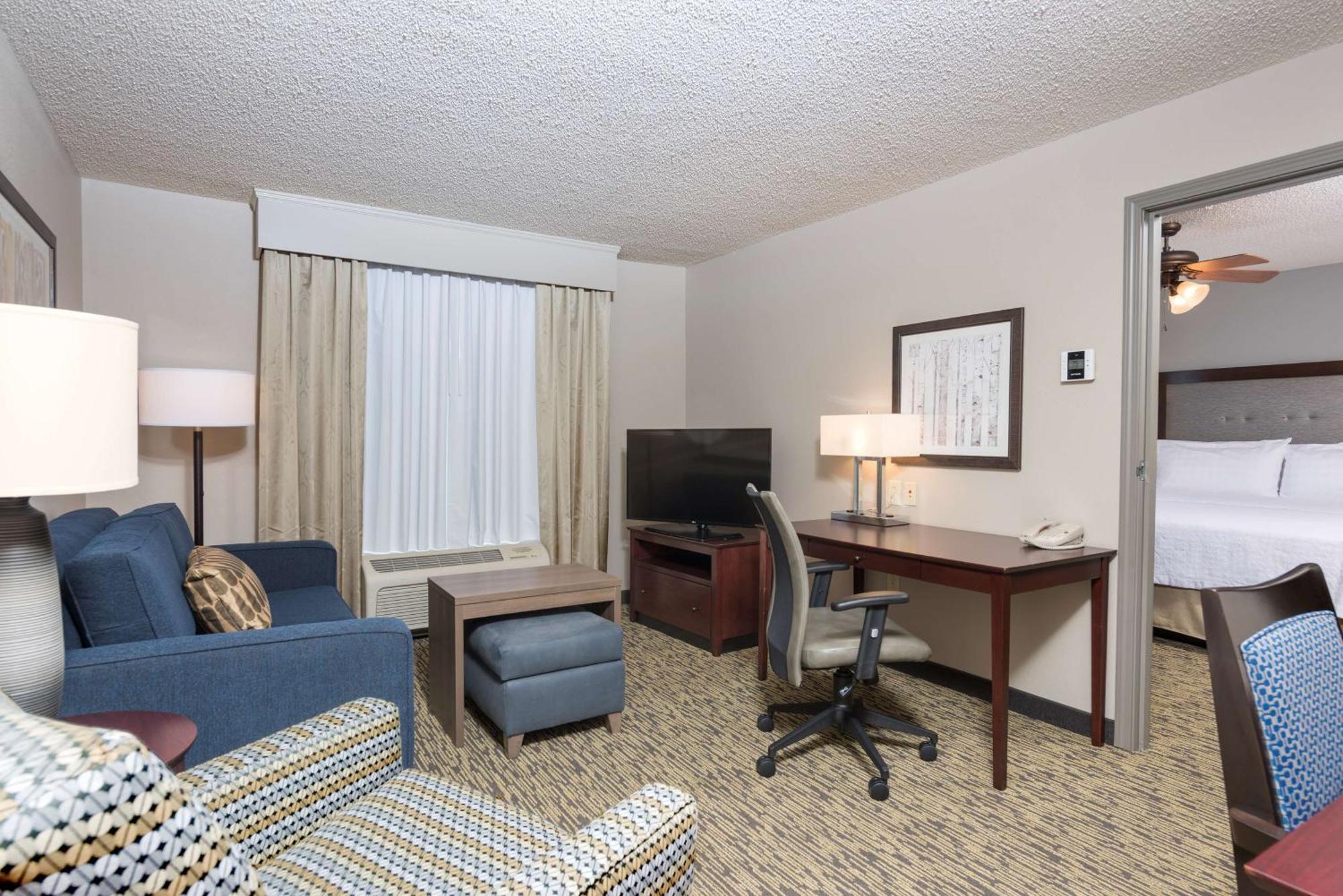 King Suite with Accessible Tub - Mobility and Hearing Access/Non-Smoking