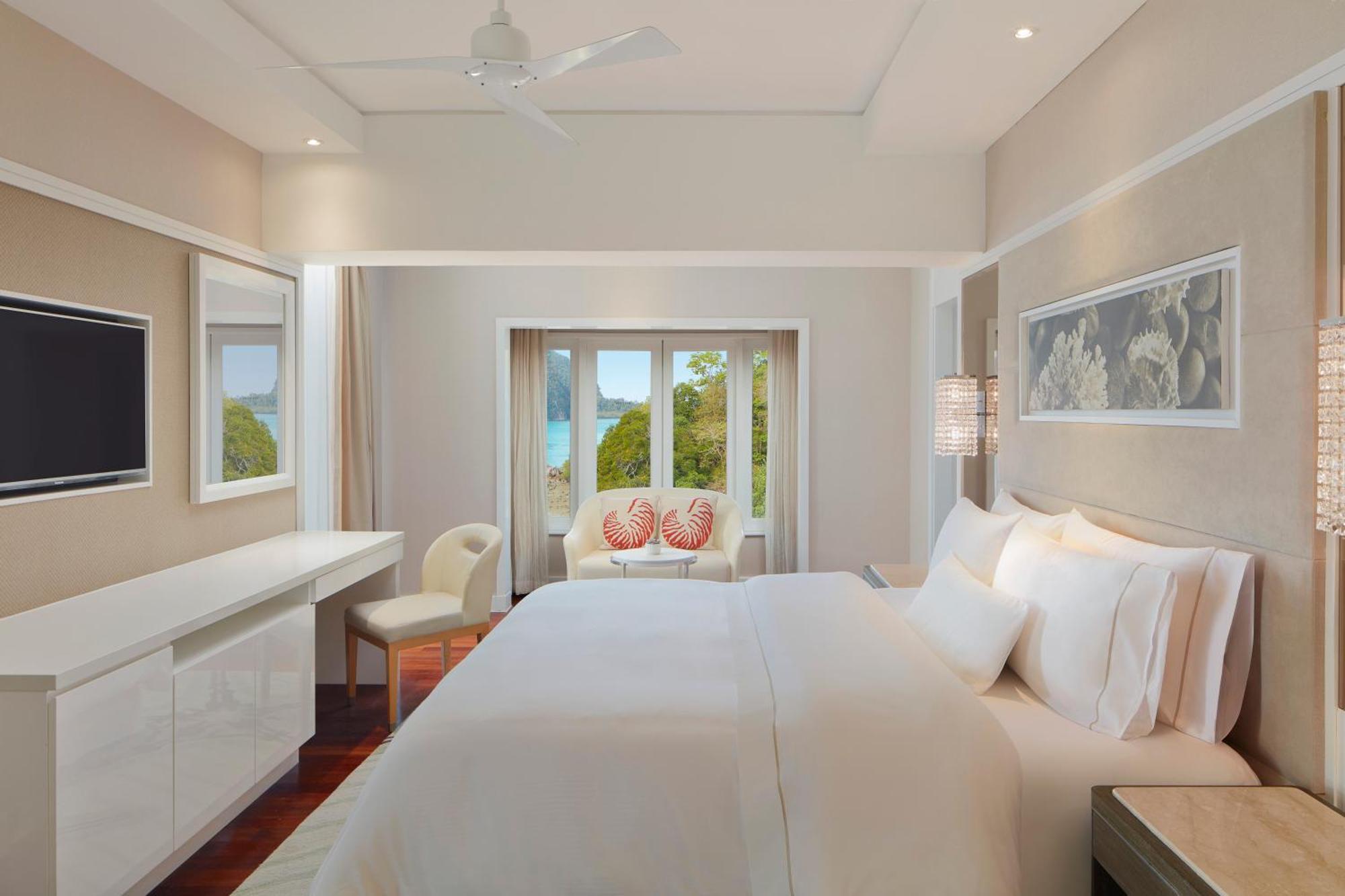 Two-Bedroom Suite with One King and Two Twin Beds