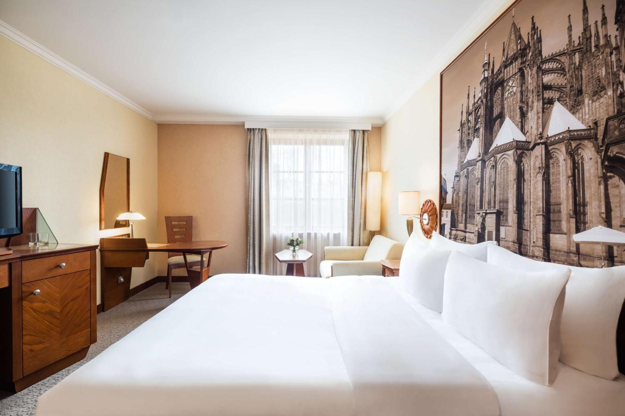 Deluxe Queen Room