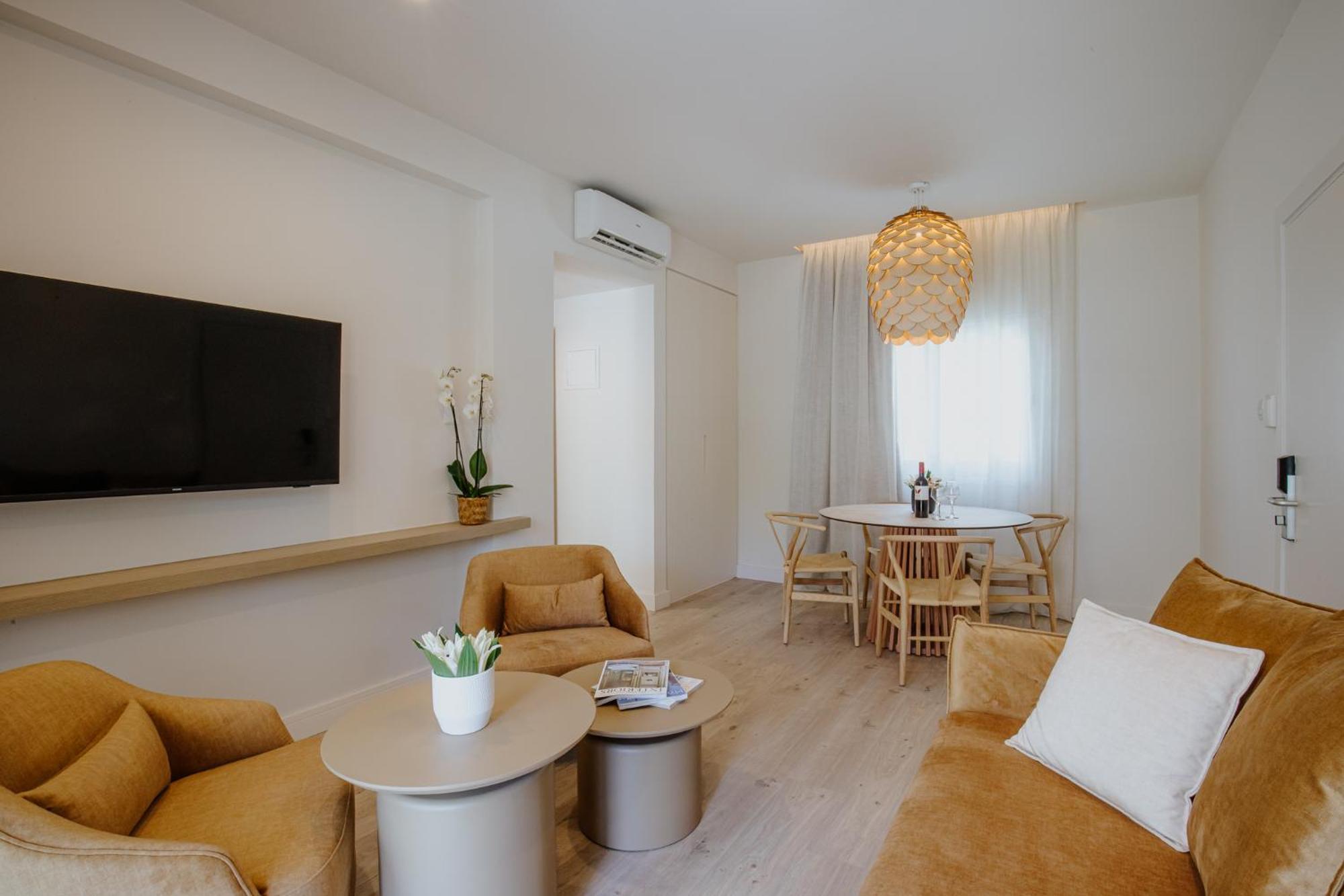 Apartment with Garden View (Located 230 ft away from the main hotel building, in an annex complex)