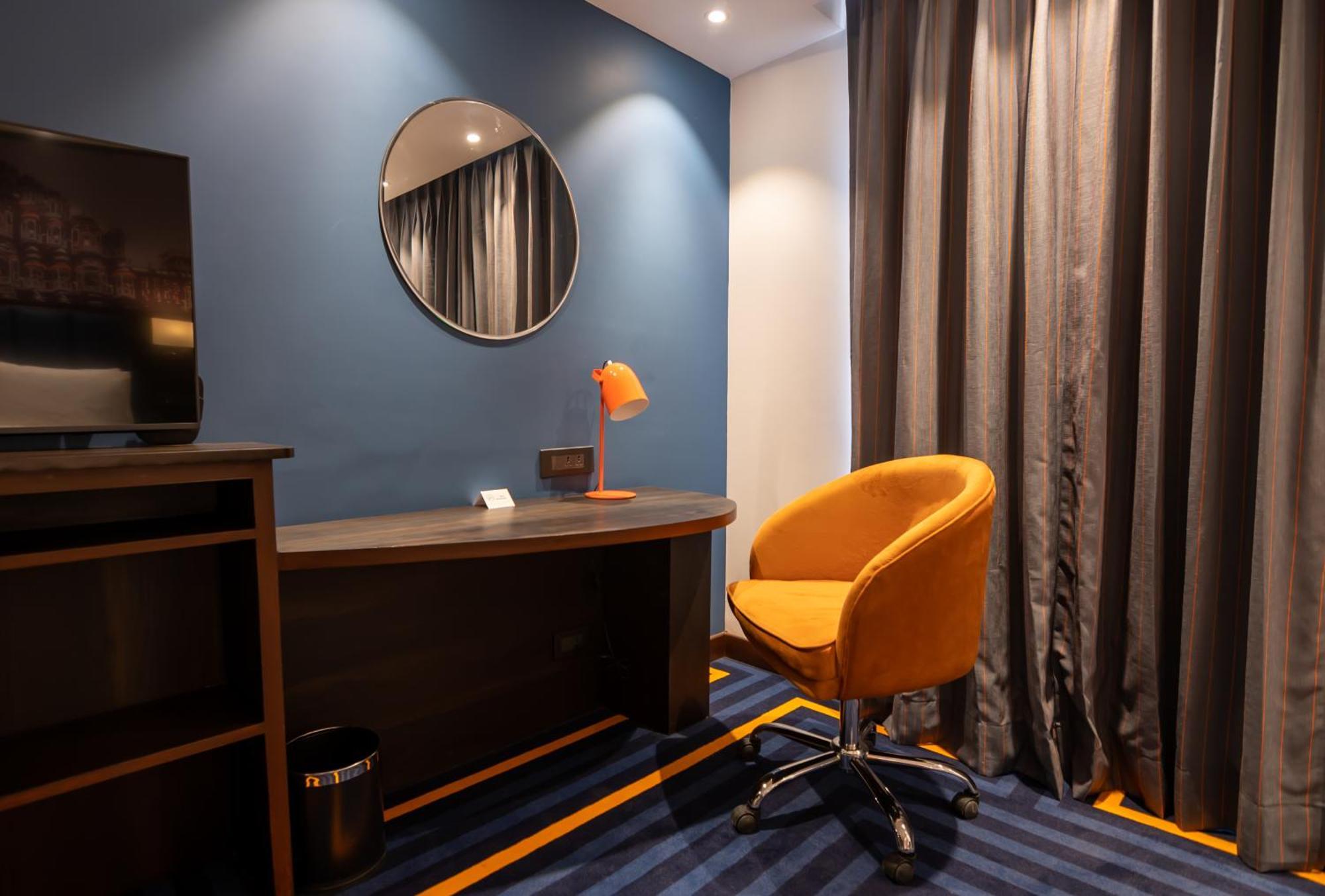 Standard Twin Room: Buy 1 get 1 Happy Hours (11 am-11pm) at Express Cafe & Bar, Rs 250 Meal Credit on purchase of Food & Soft Bev. of R s1000(T&C Apply), Complimentary Hi-Tea (4pm-6pm), 15%off on Cab Charges when prebooked atleast 1 day in advance