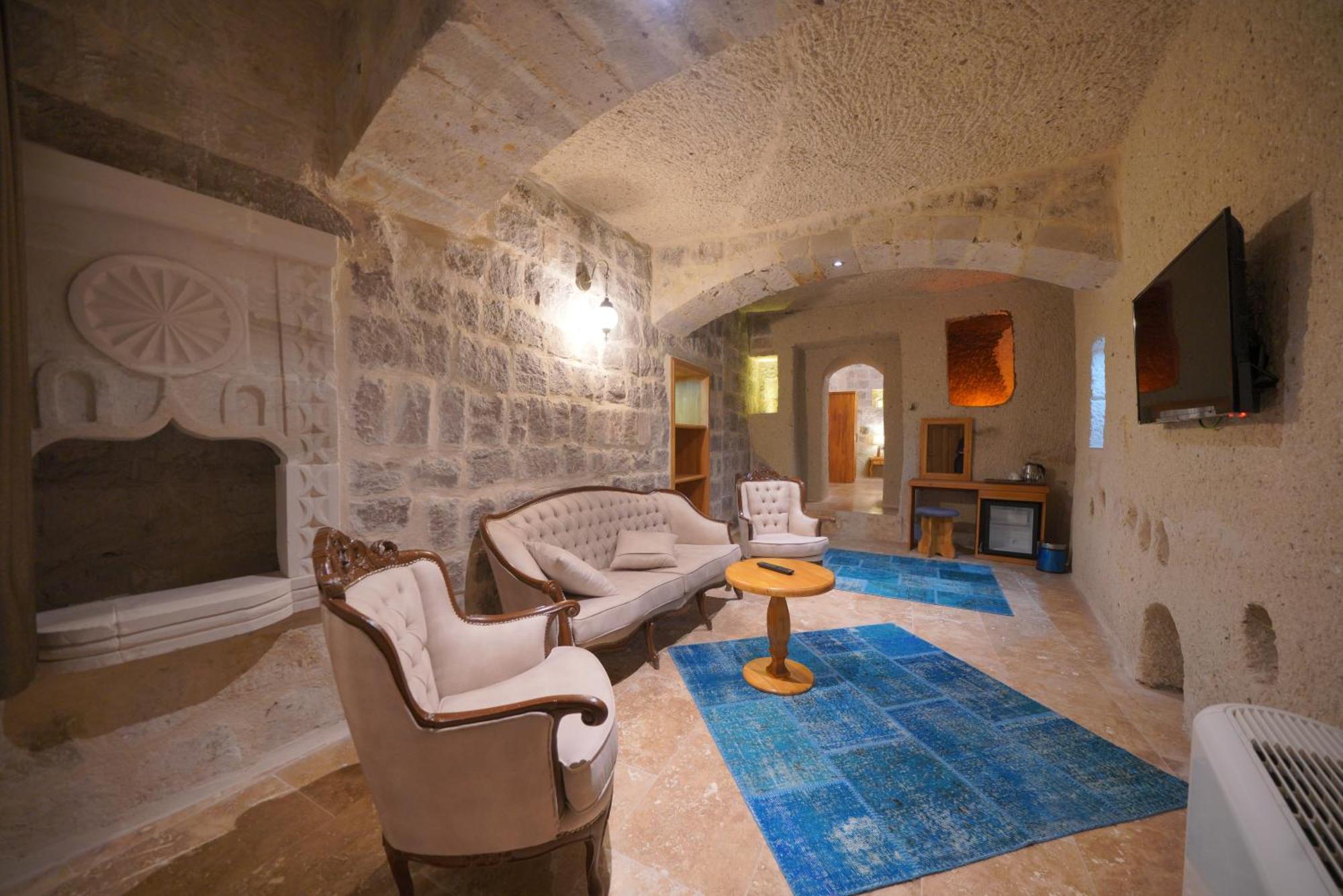 Deluxe King Suite
