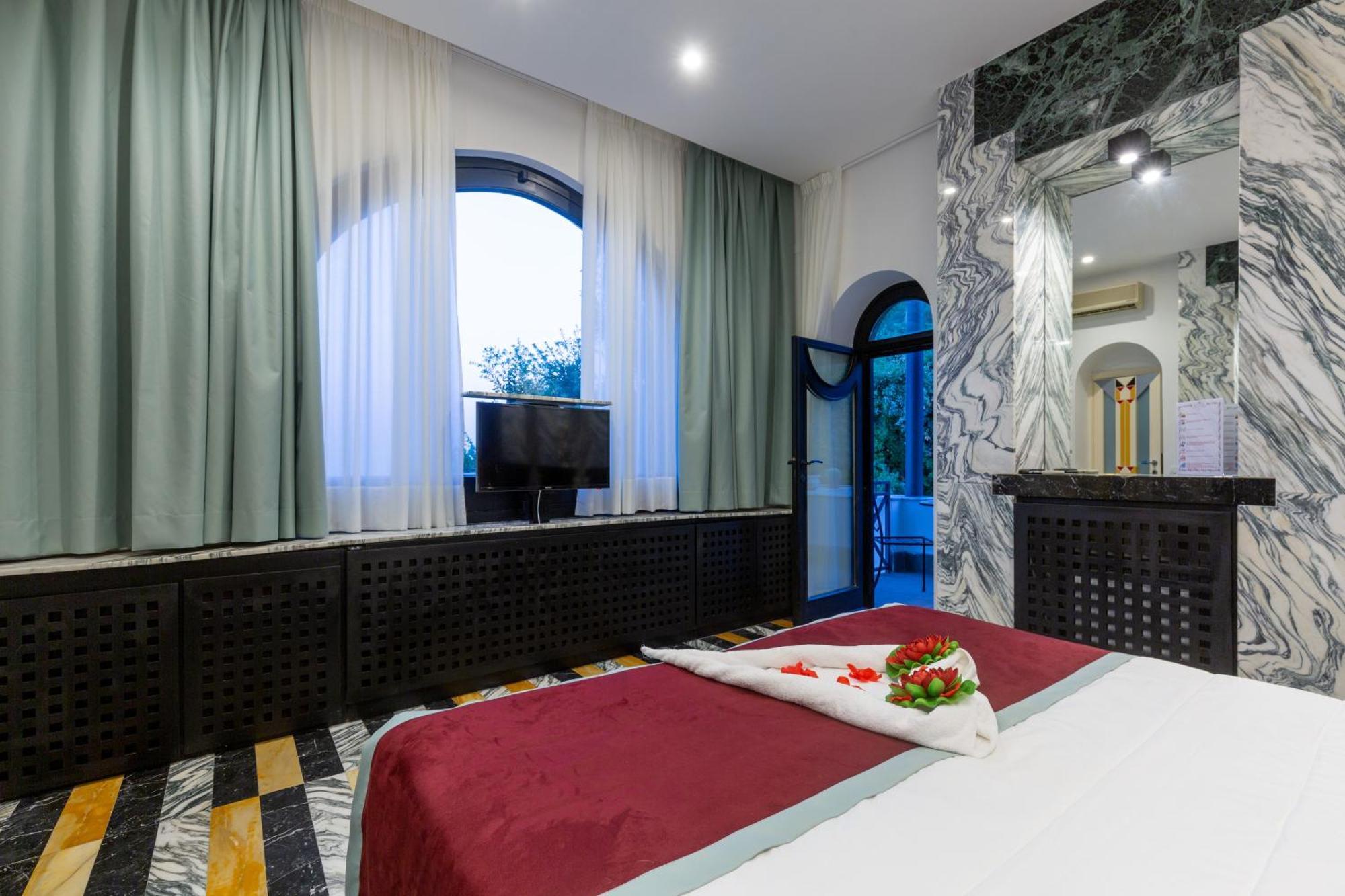 Deluxe Double Room with Sea View