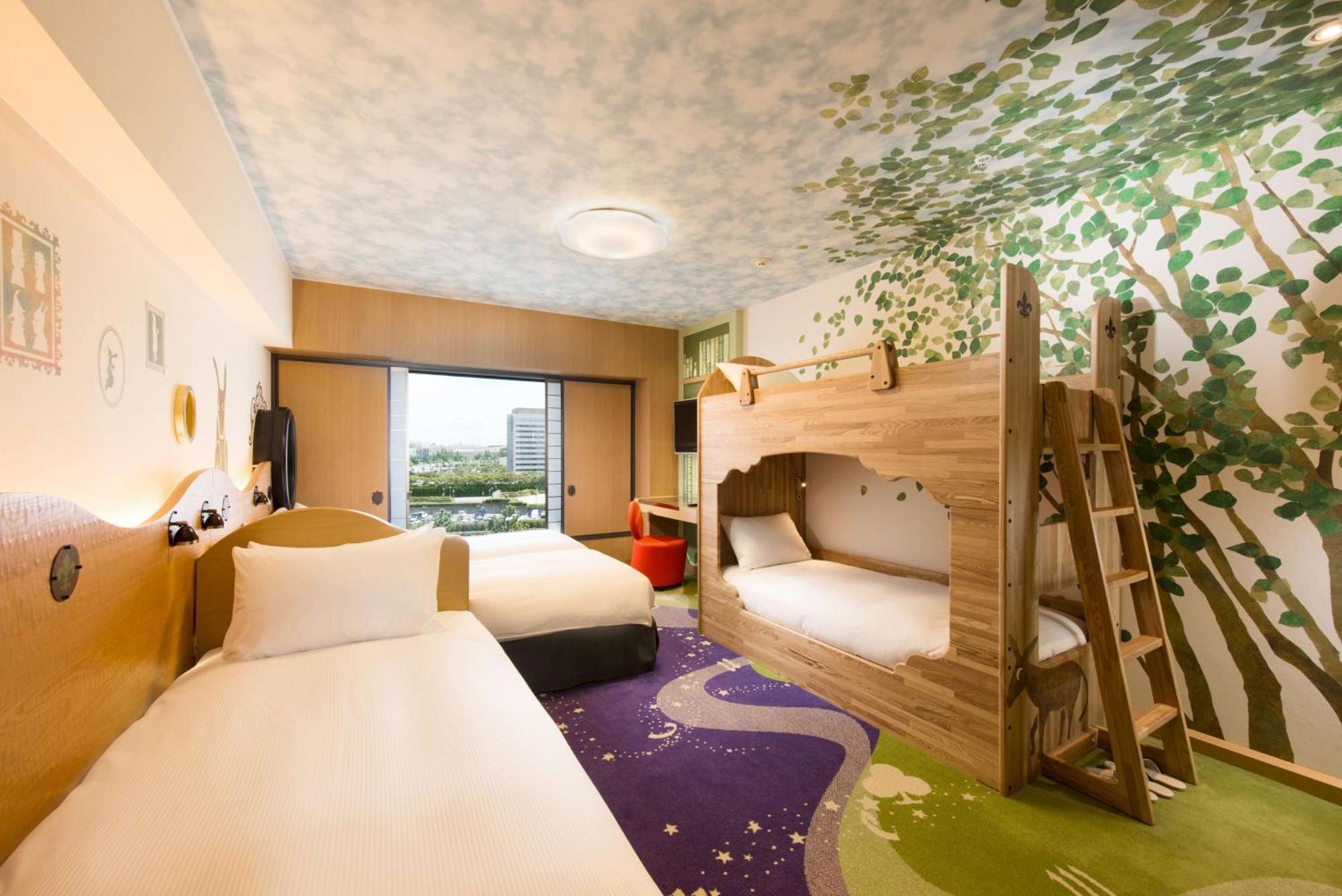 Happy Magic Family Room with Park View