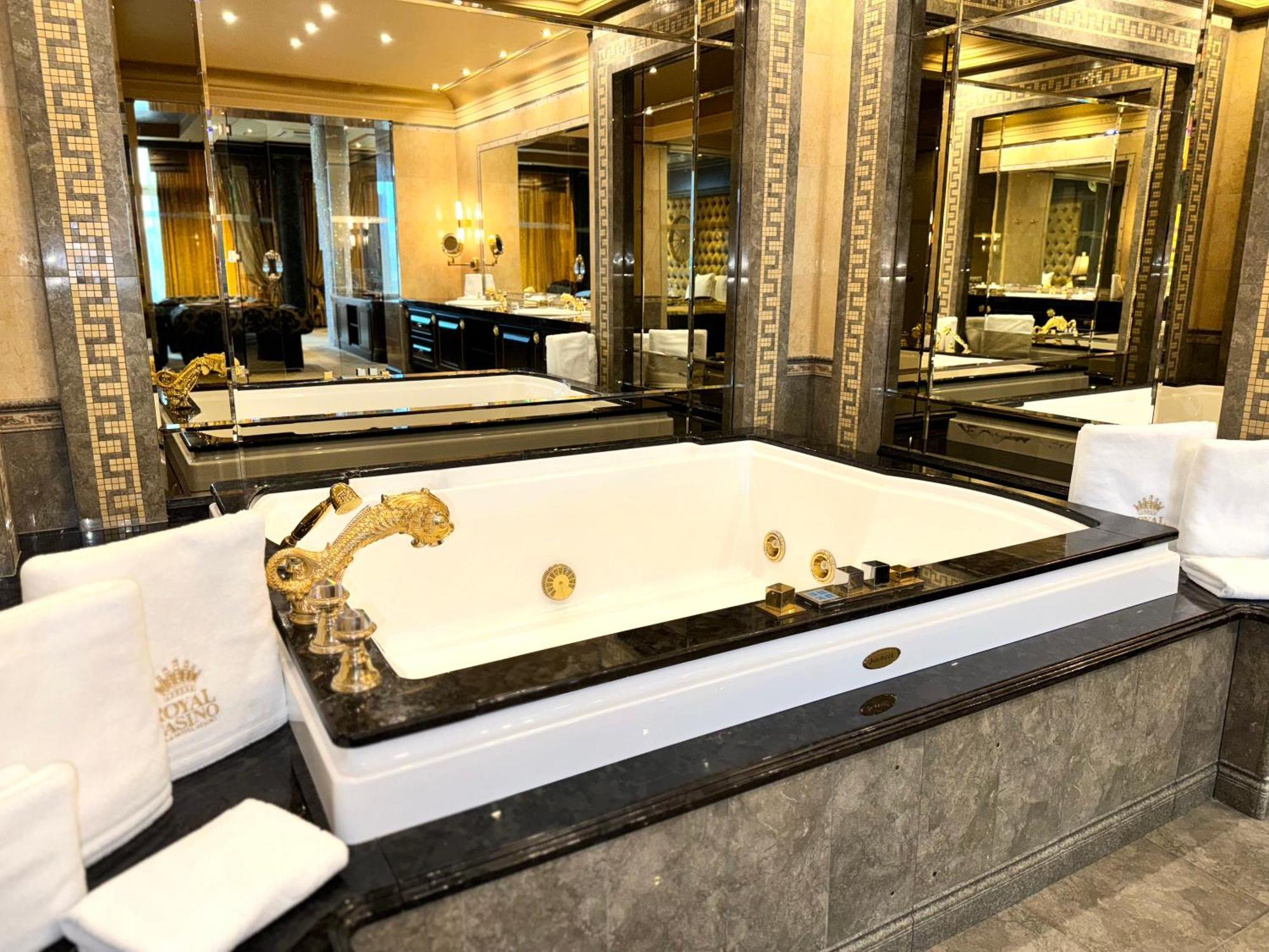 Versace Suite