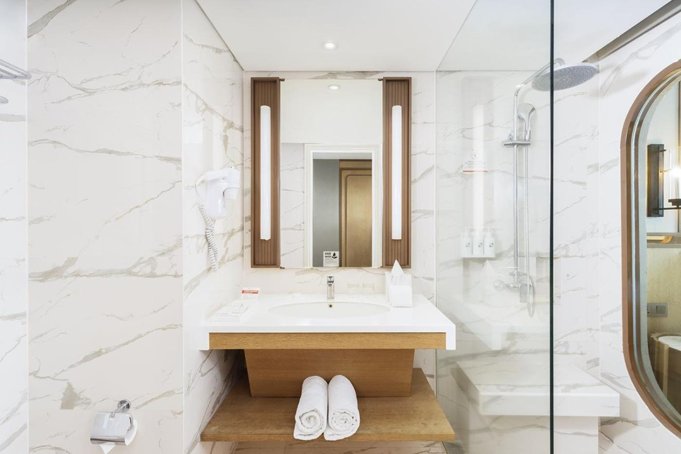 Grand Deluxe King Room