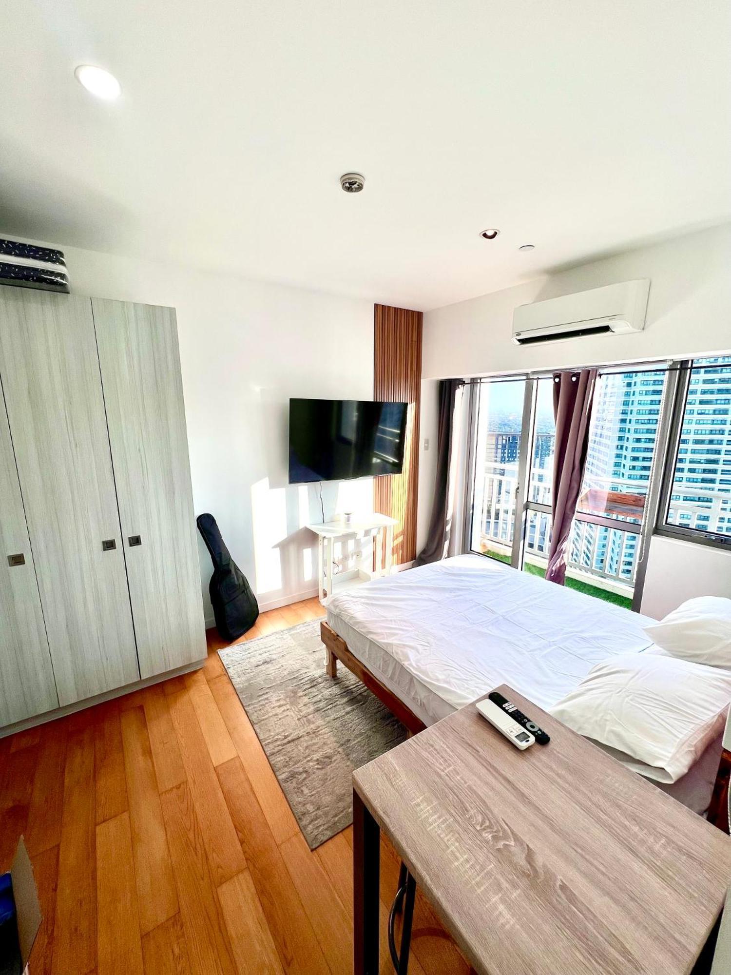 Studio with Balcony