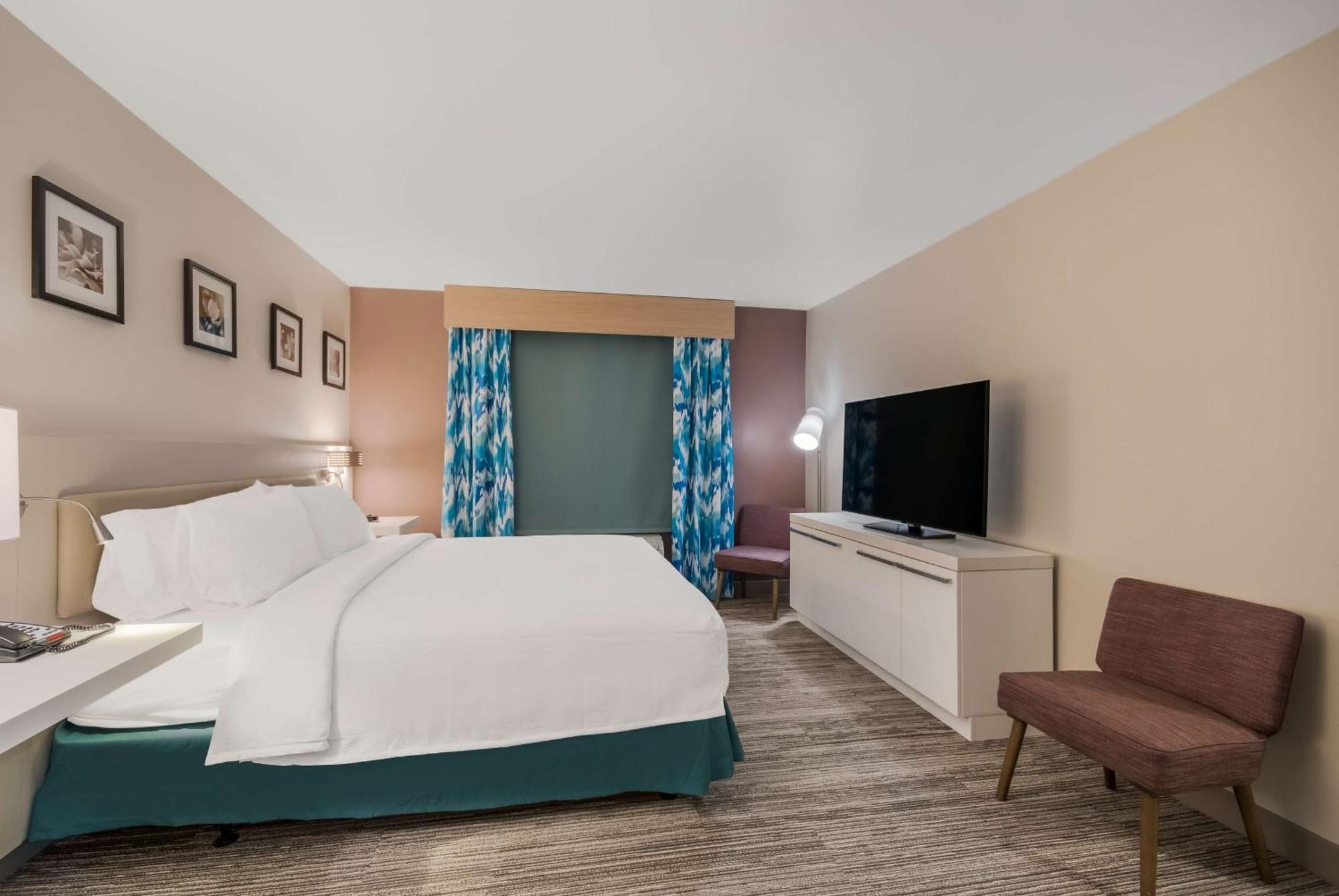King Suite - Mobility and Hearing Access