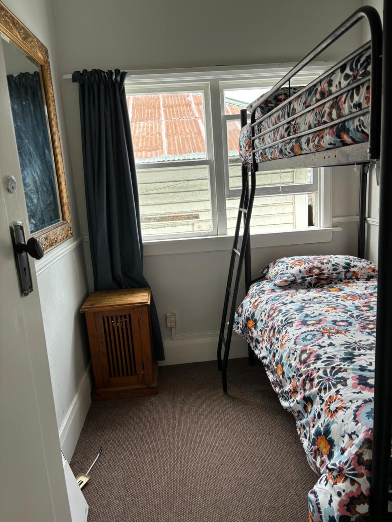 Basic Triple Room with Shared Bathroom