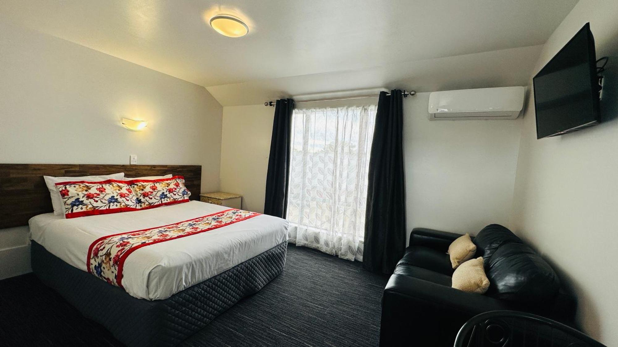 Studio Queen Room