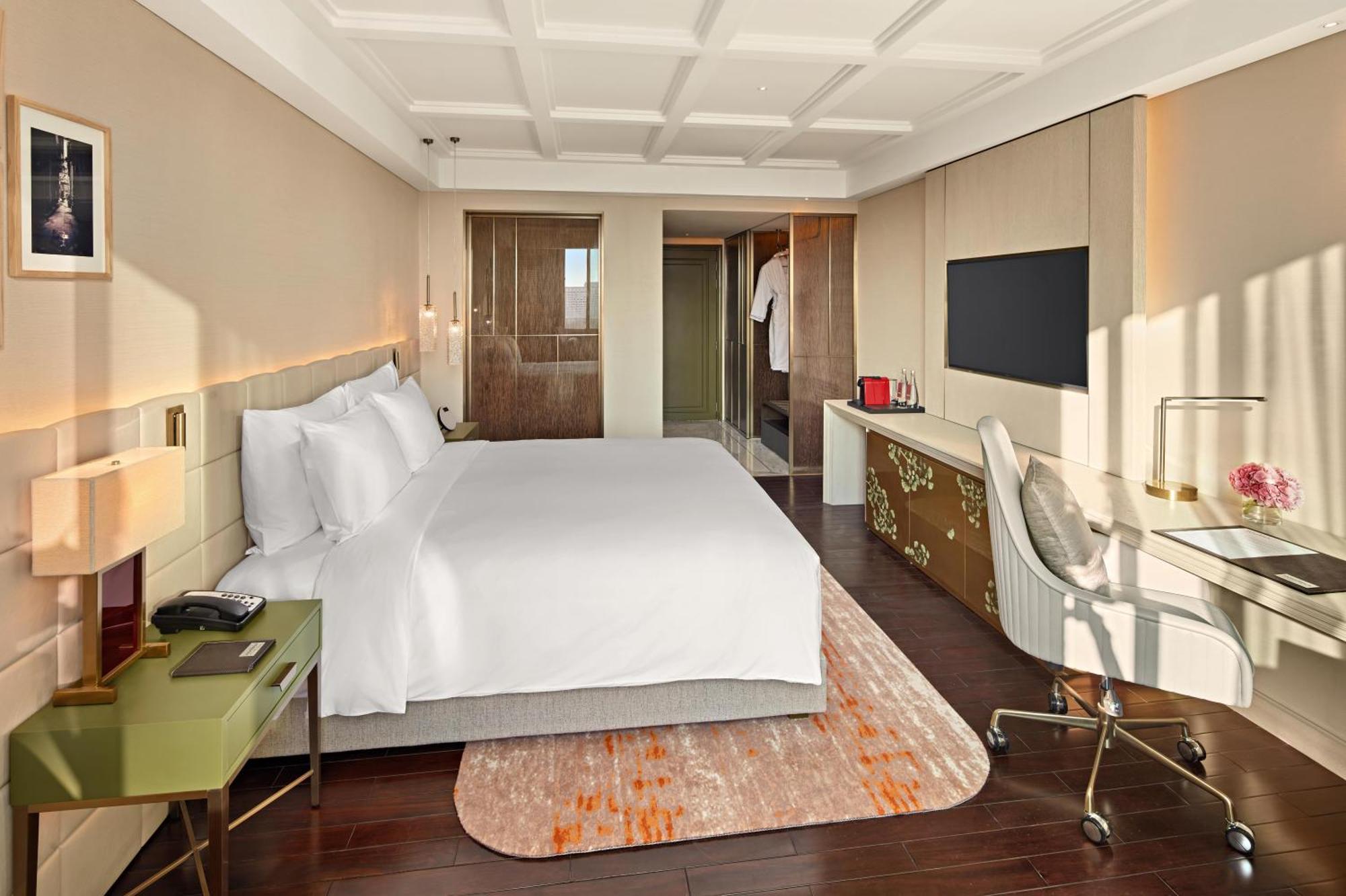 Executive King Room with Lounge Access - High Floor - Complimentary daily chocolate hour 5-6pm