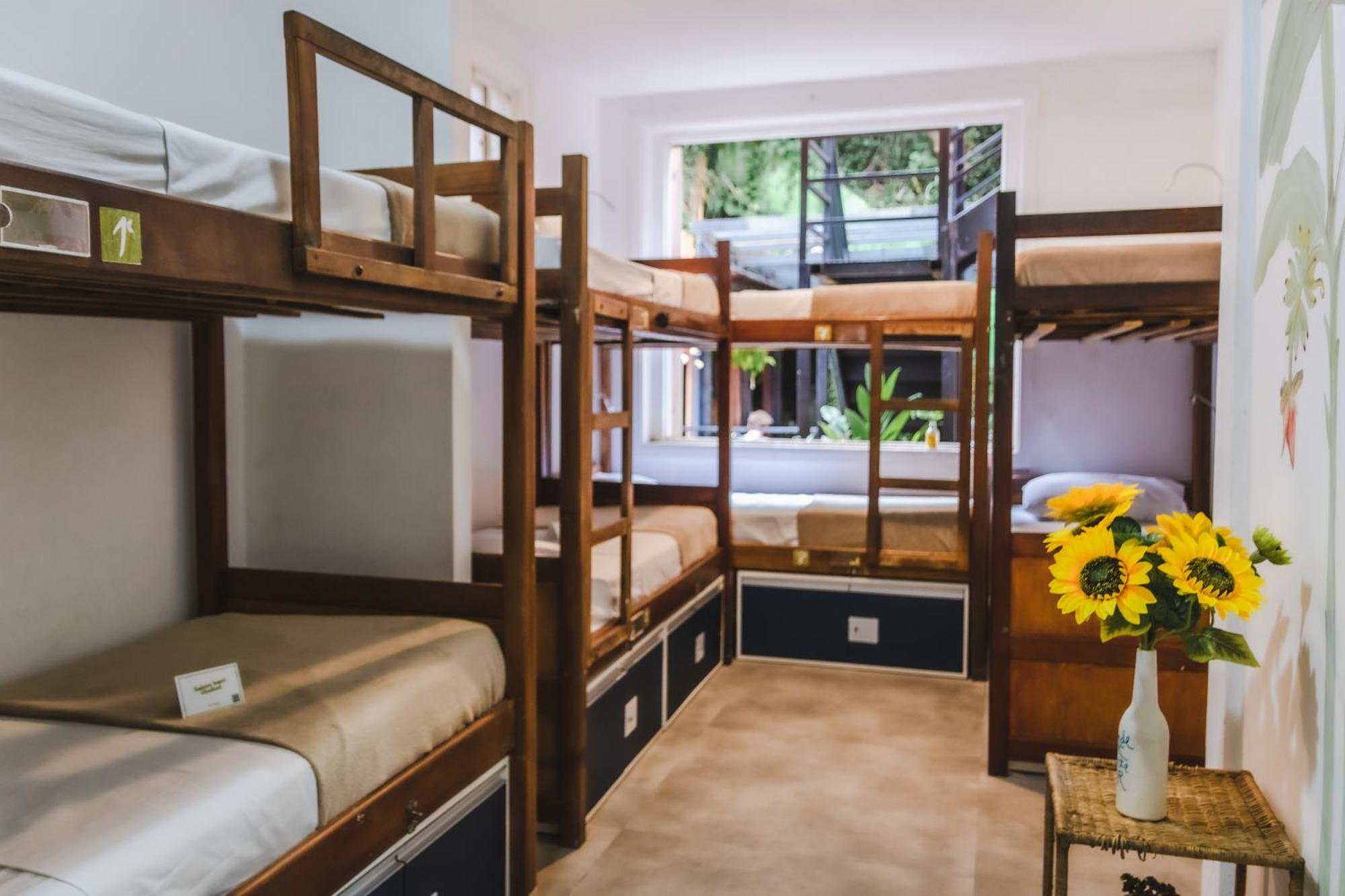 Single Bed in Mixed Dormitory Room (8 Adults)