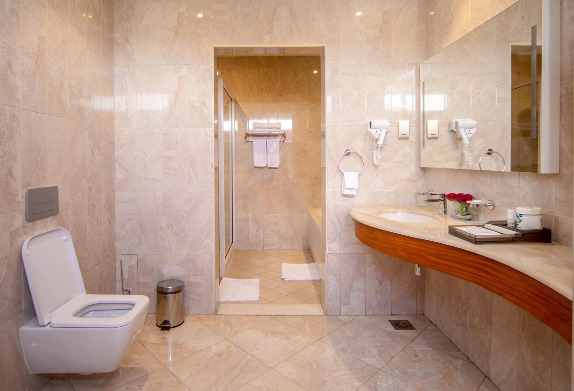 Suite - 1 King Bed 57Sqm Free Wifi Living Room Balcony