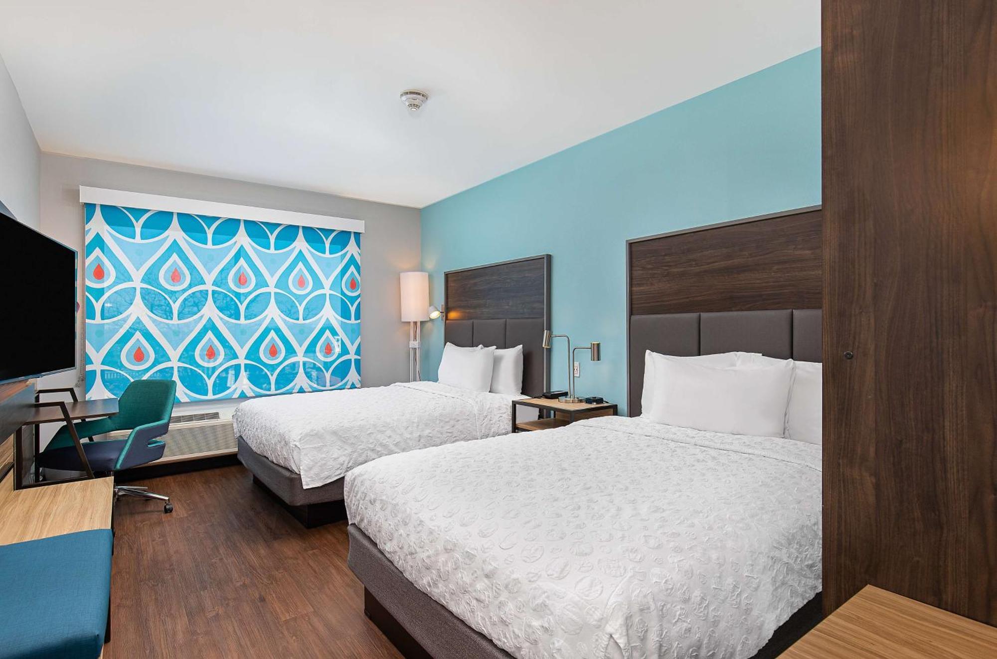 Queen Room with Two Queen Beds - Hearing Access