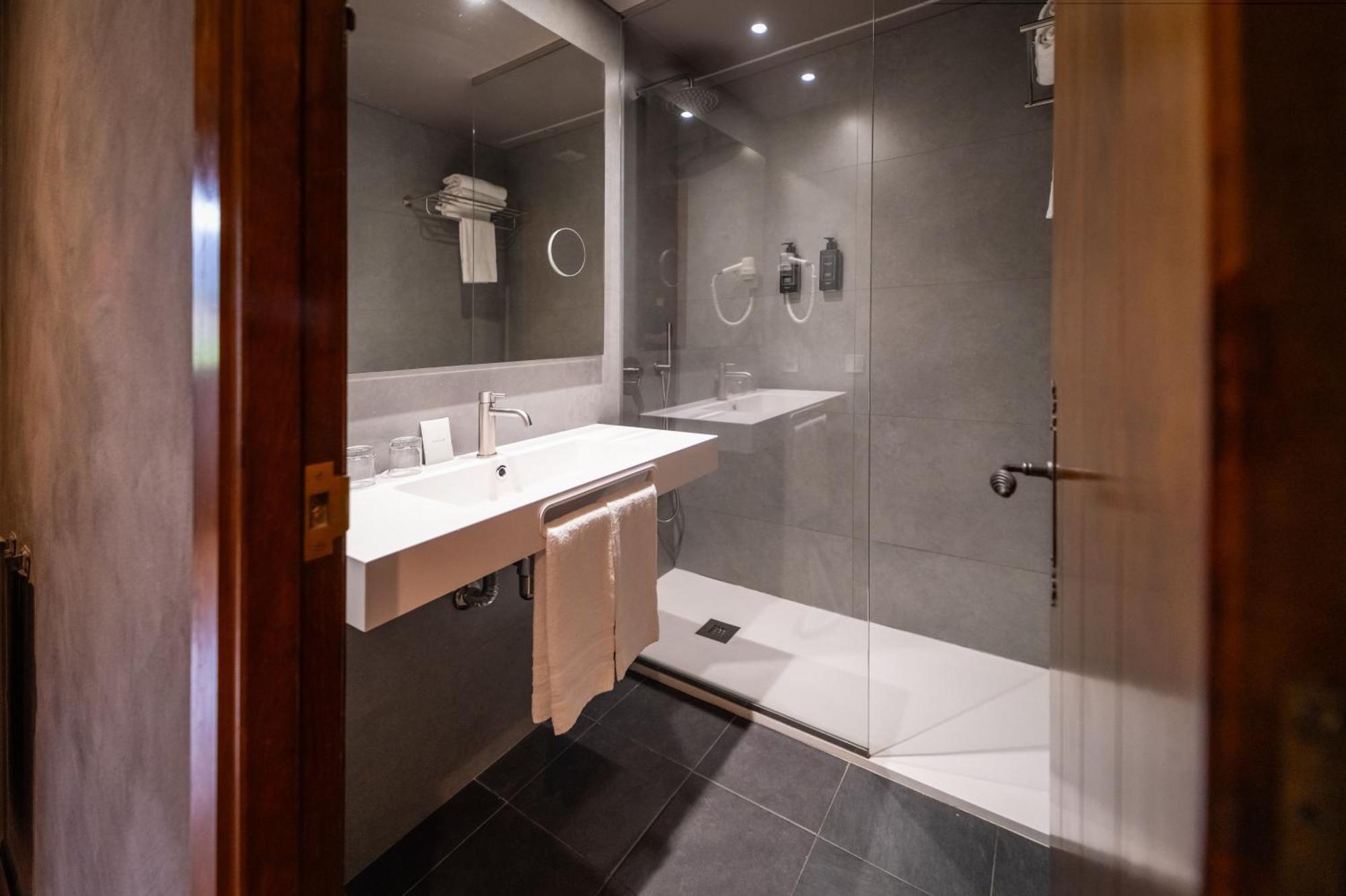 Mountain Suite Quadruple (2 Adults + 2 Children)