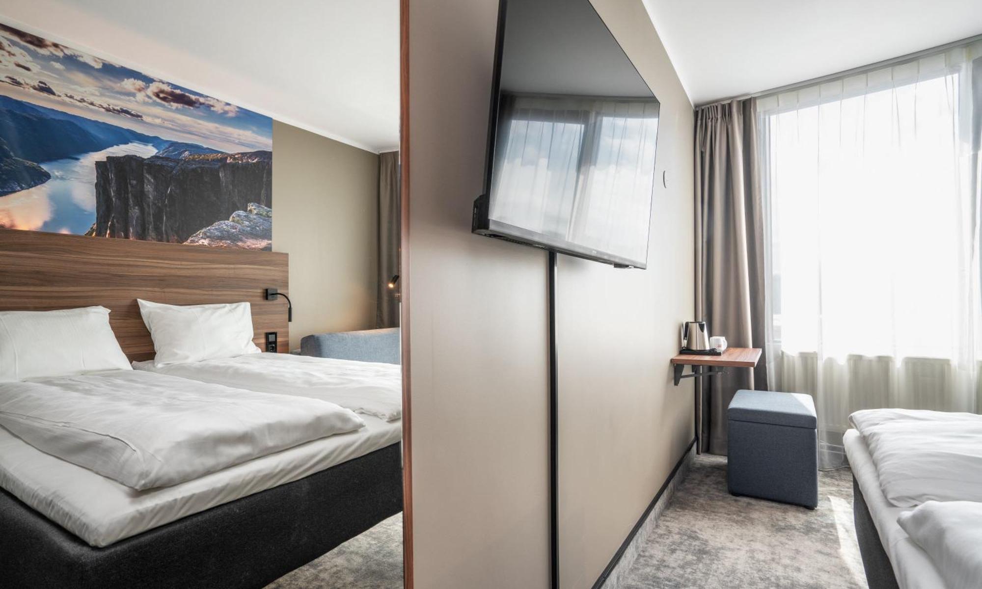 Standard Room with Queen Bed