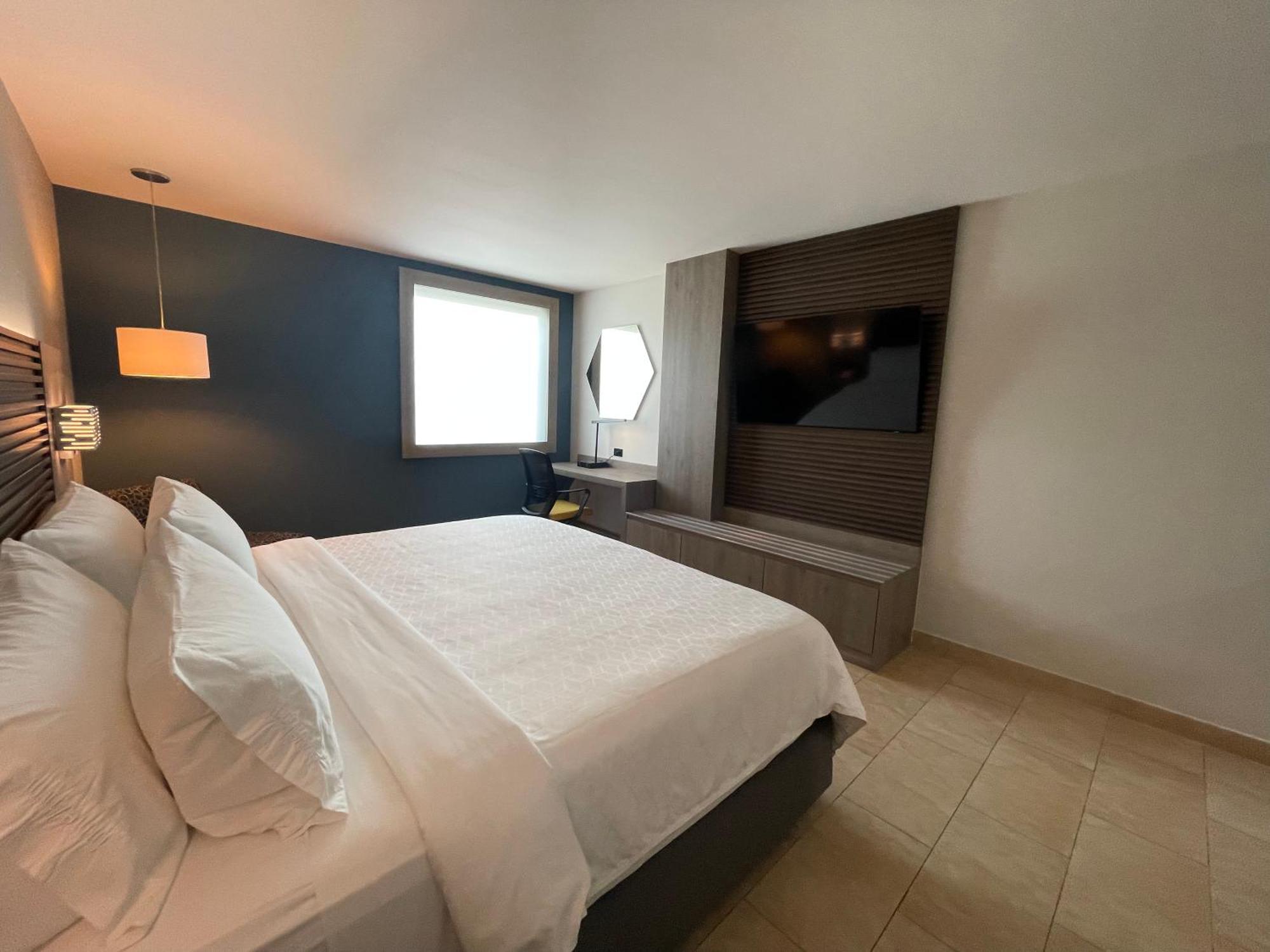 Standard King Room with Minifridge