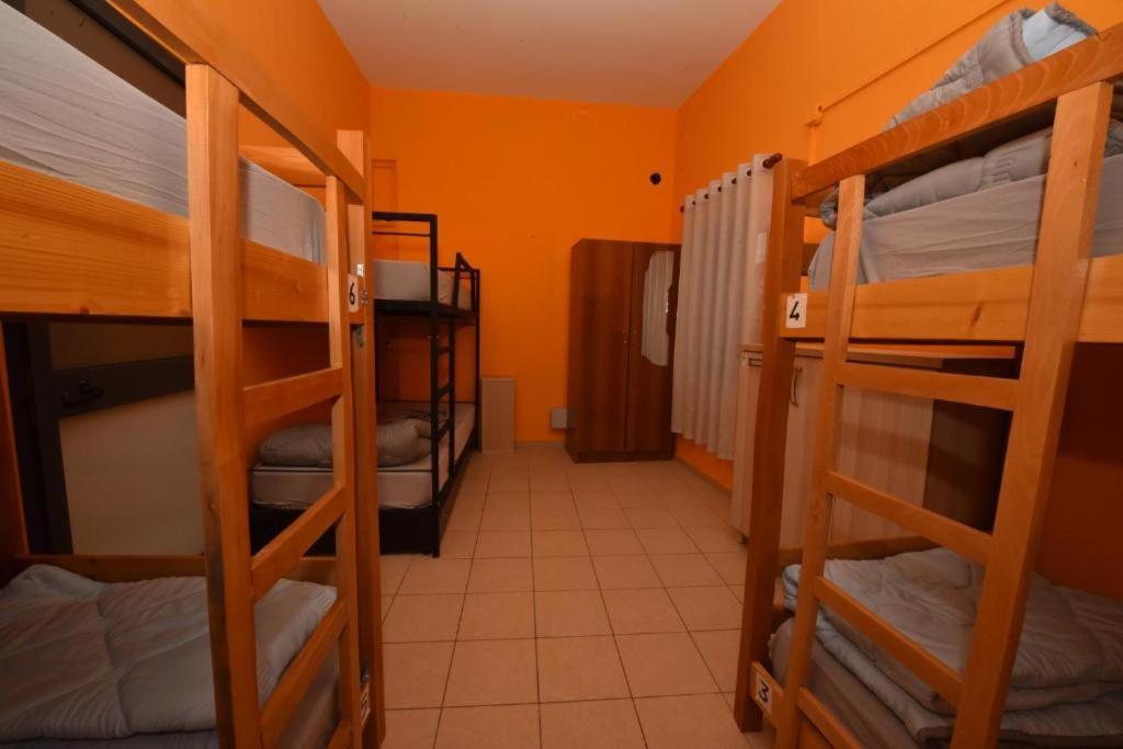 Single Bed in Mixed Dormitory Room