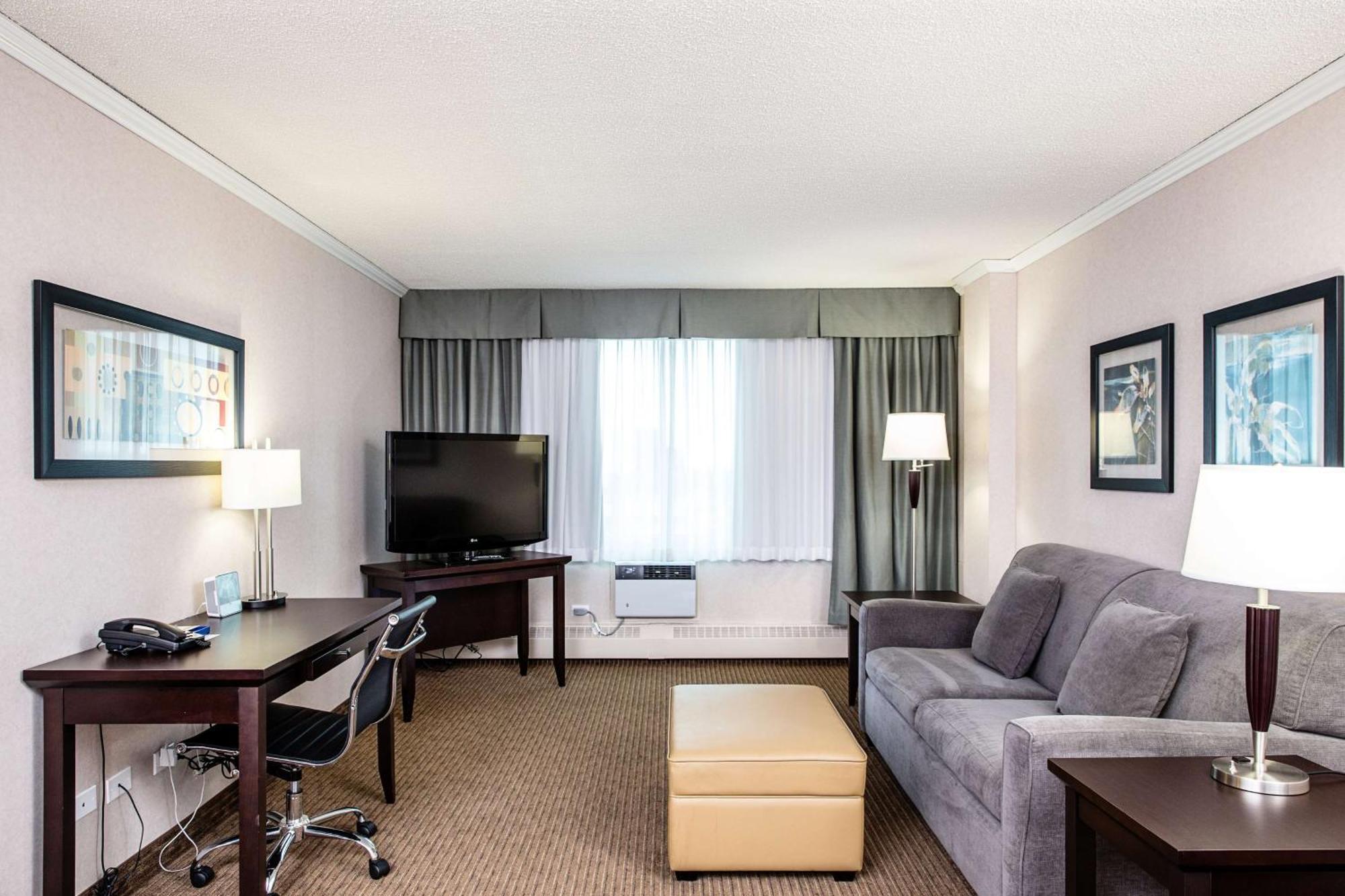 Premium Suite Kitchenette Queen