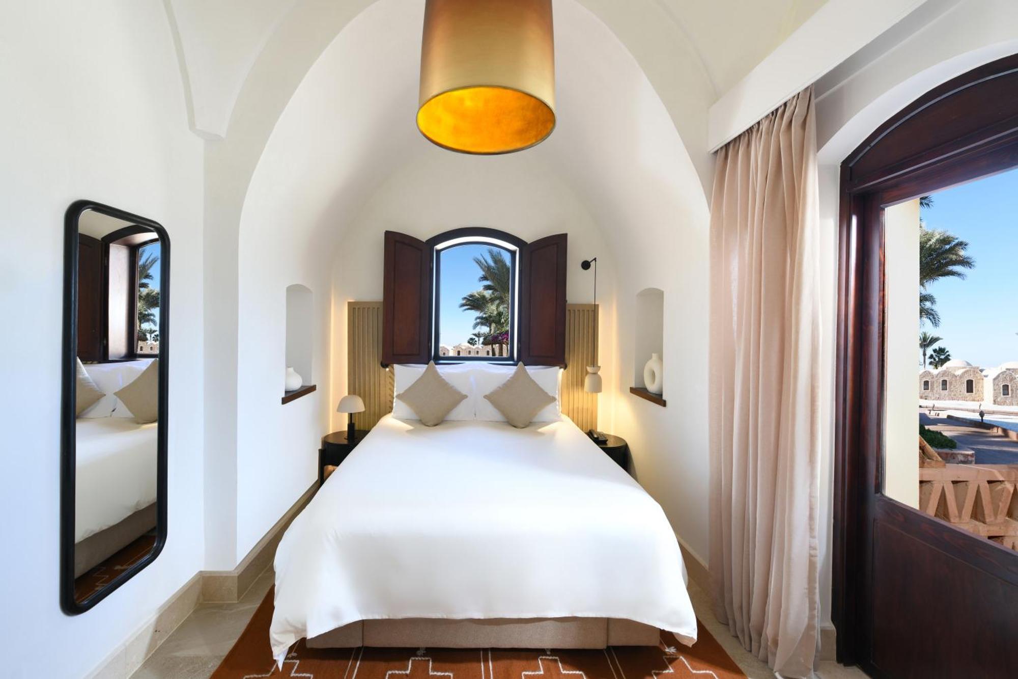 Superior Twin Room with Partial Sea View
