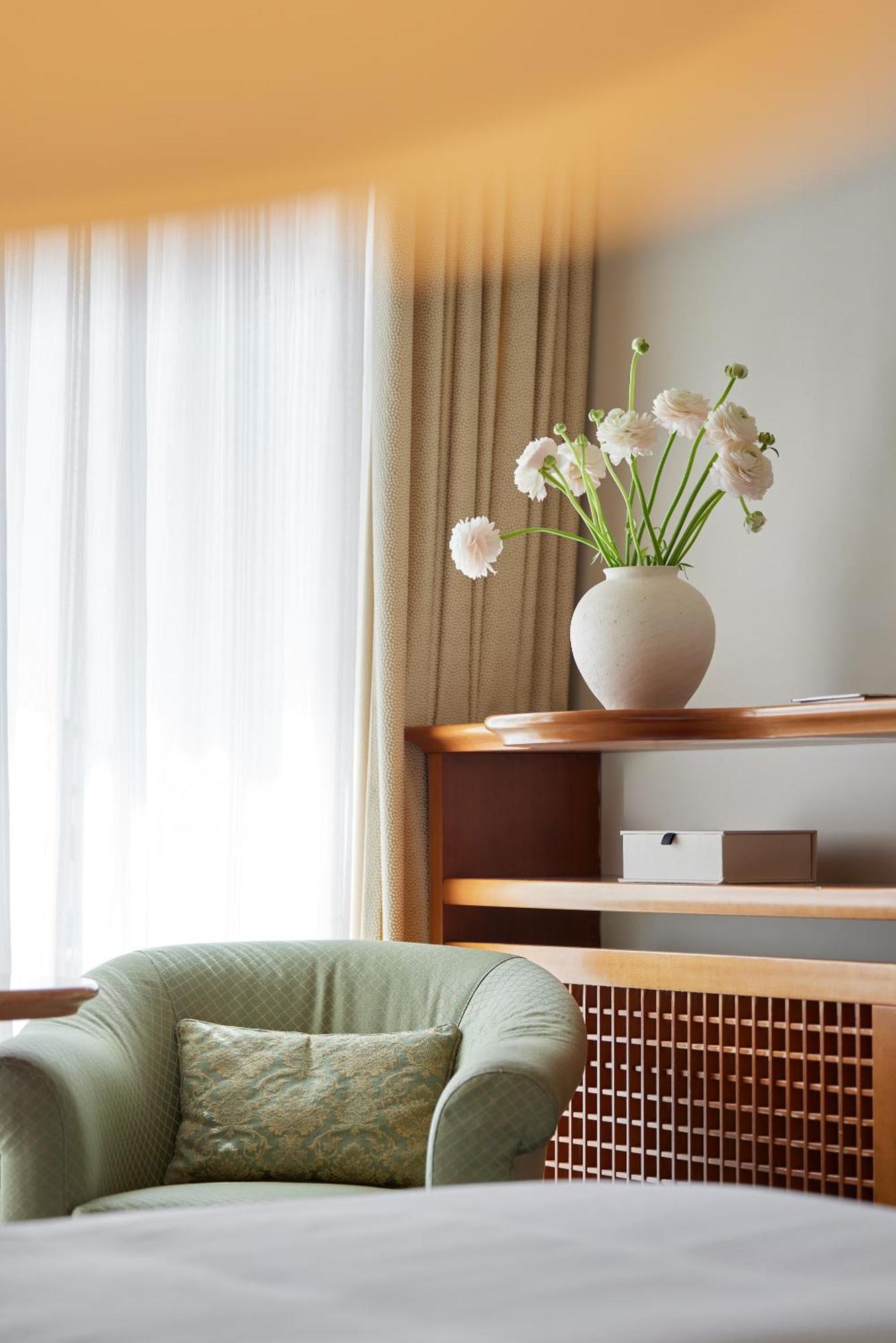 Standard Twin Room with Side View