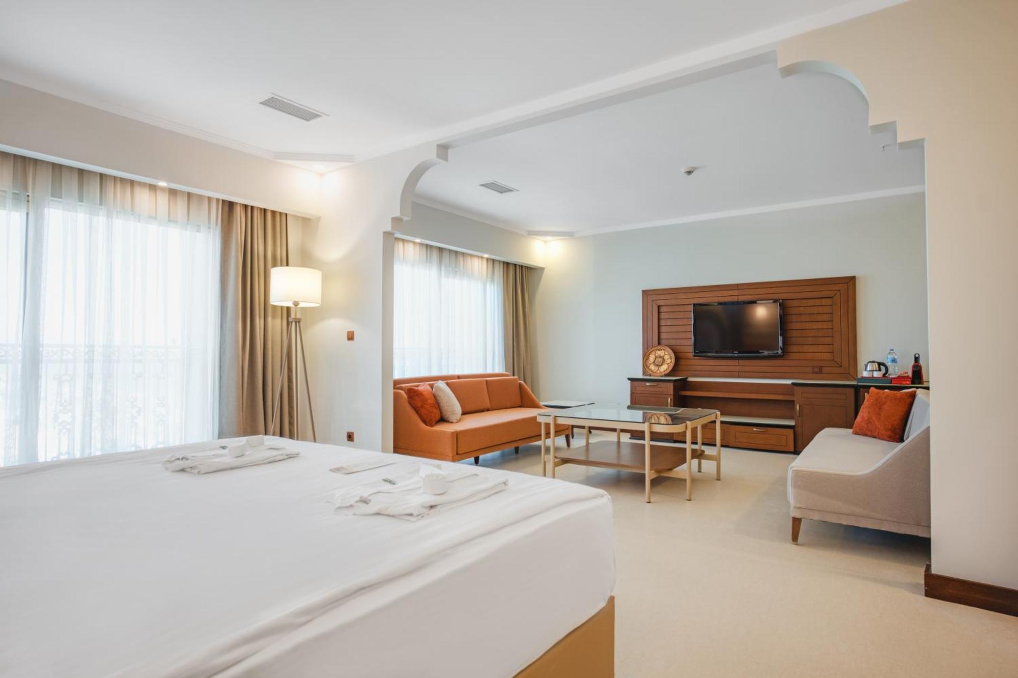 Junior Suite Side Sea View
