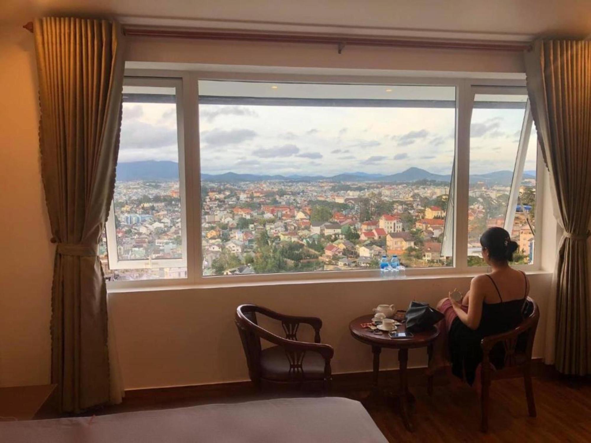 Deluxe Double Room (2 Adults + 1 Child)