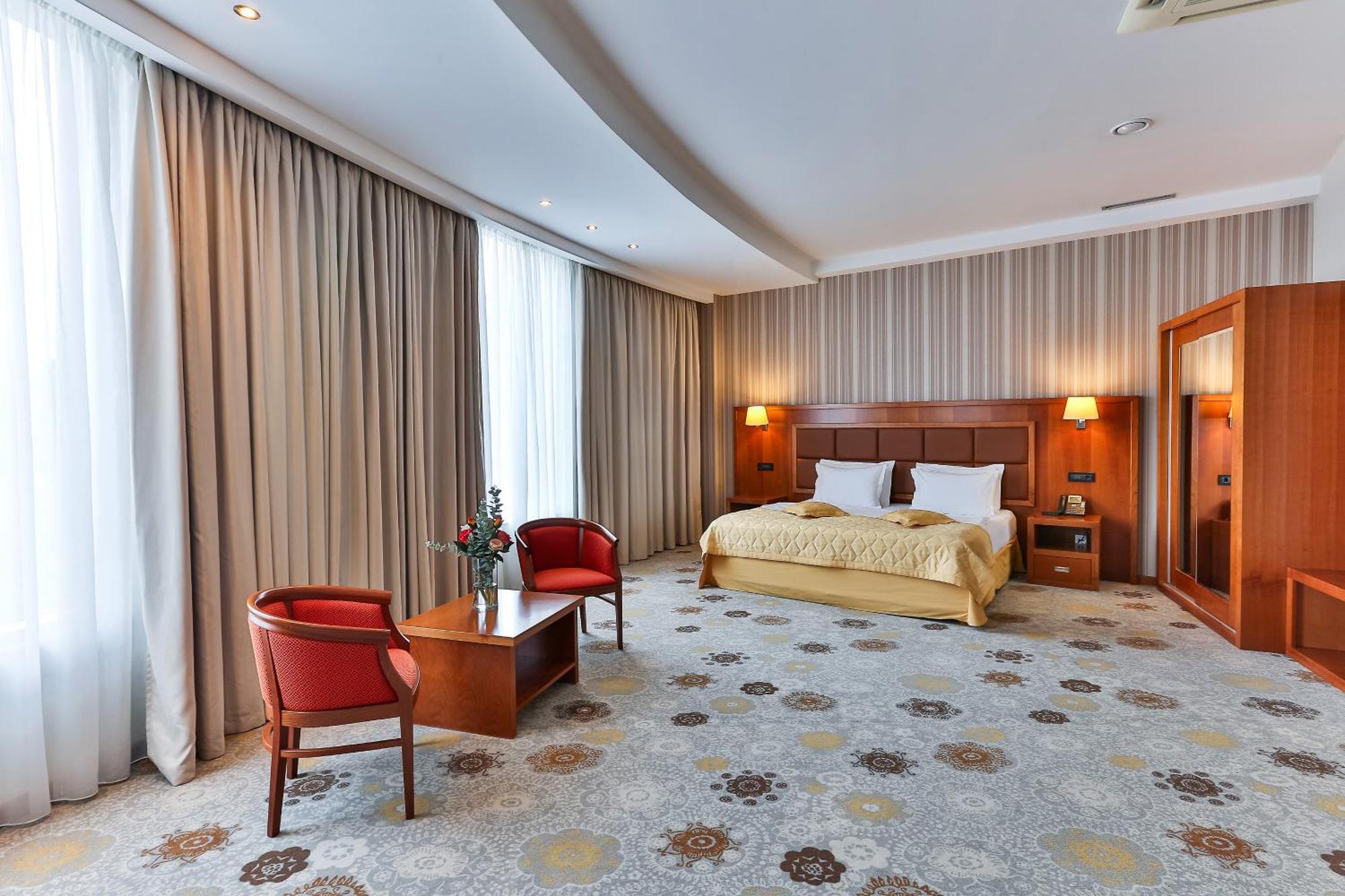 Superior King Suite