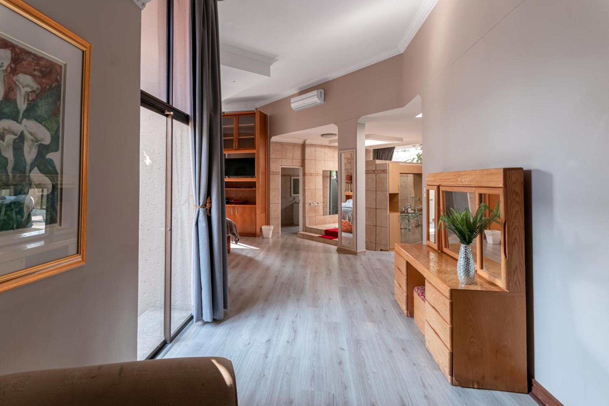Deluxe Double or Twin Room with Pool View
