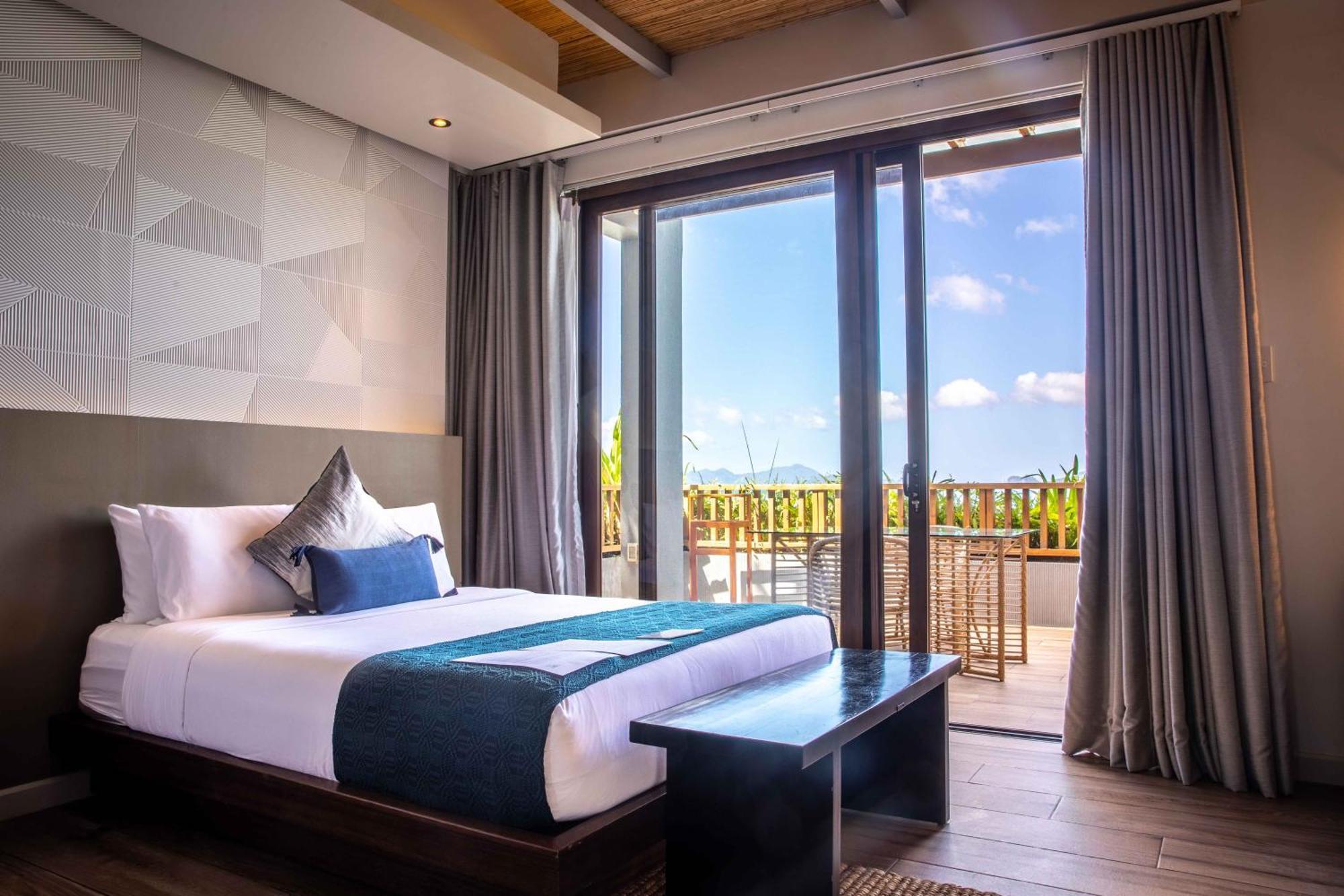 Deluxe Queen Room with Sea View